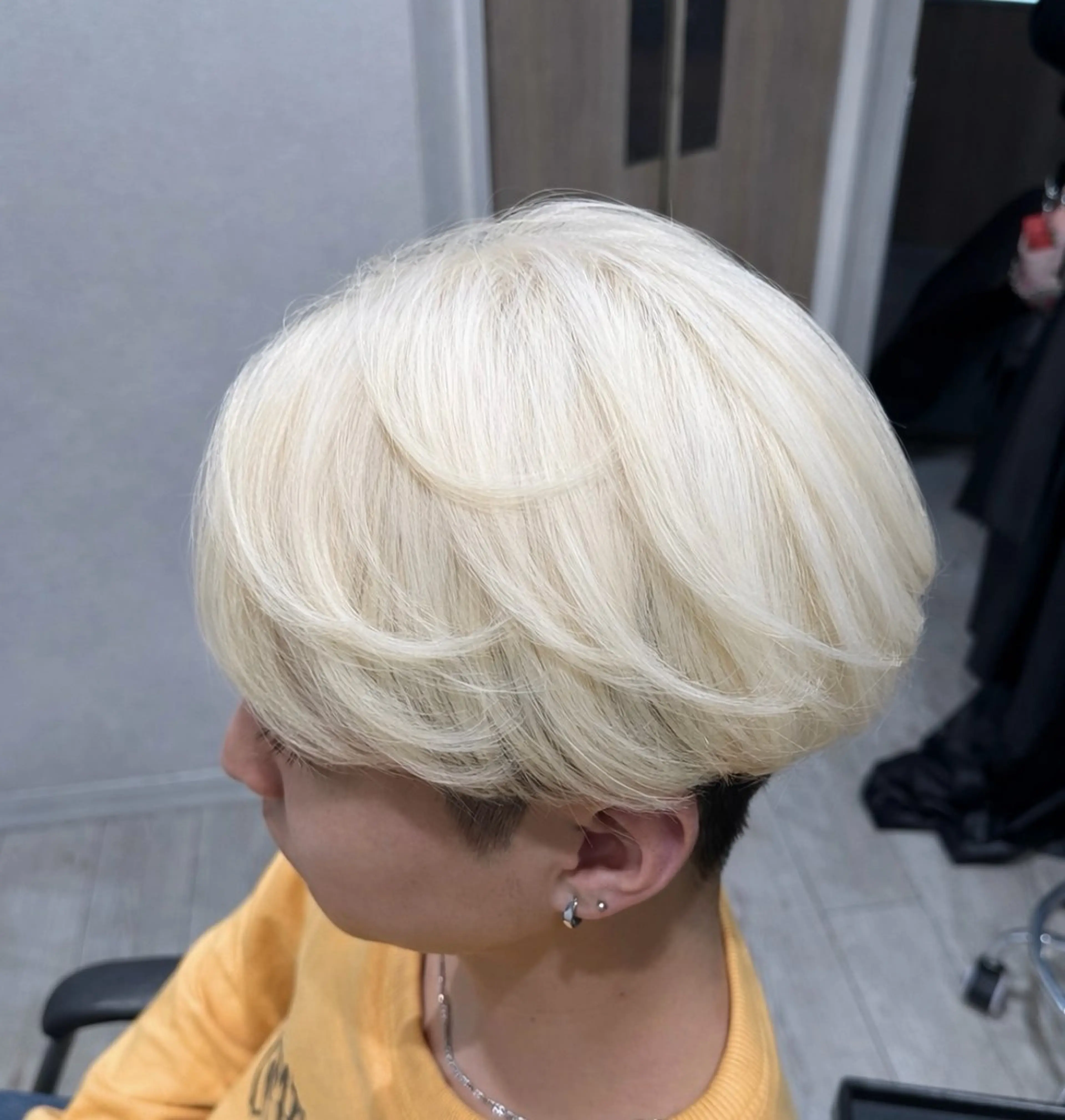 カラー メンズ メンズブリーチ ブリーチ ブロンド ケアブリーチ 髪質改善 カット ヘアカラー ユージ ✂︎ カット／パーマ特化のヘアスタイル