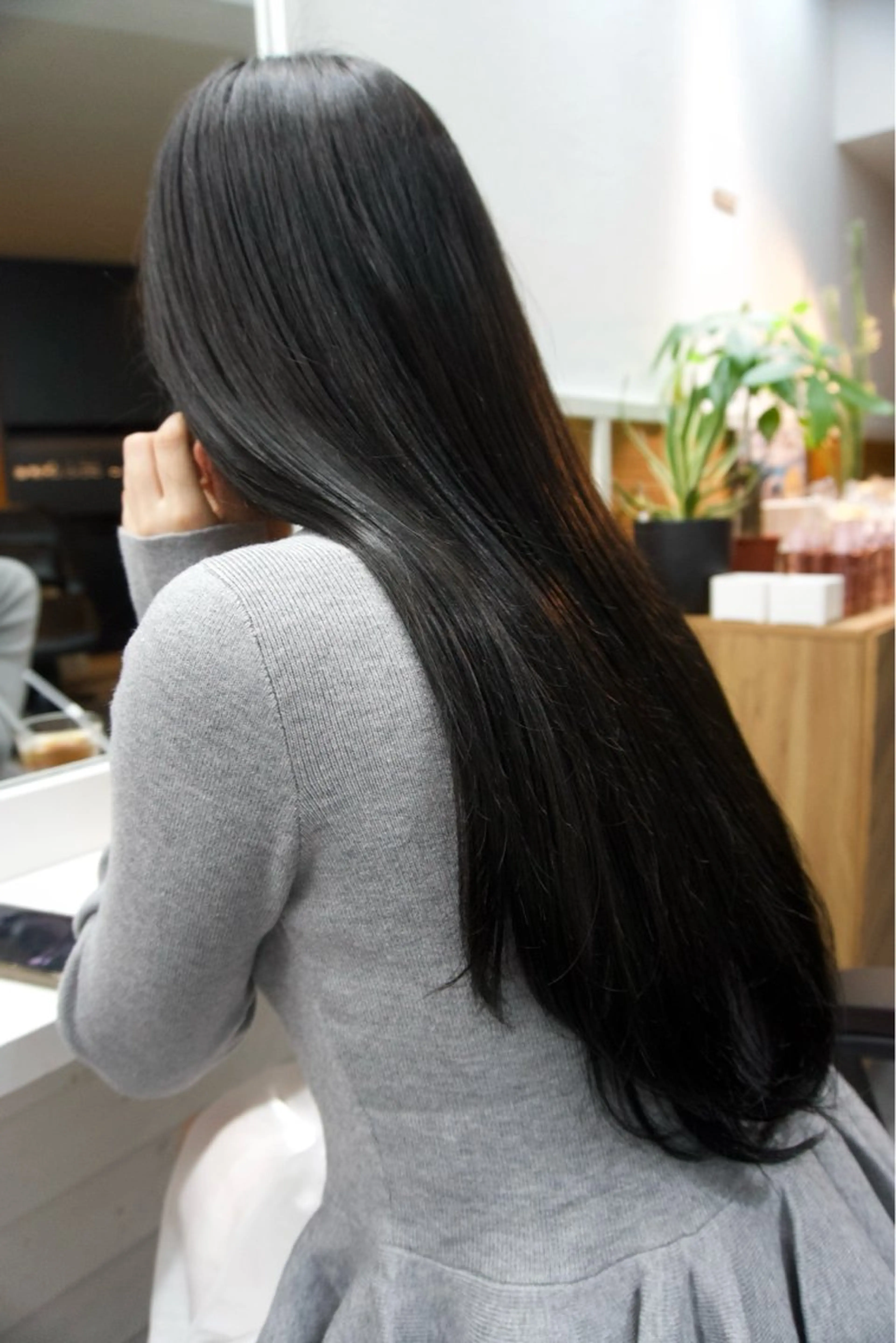 ロング カラー 透明感カラー ダークグレー レイヤー/似合わせ TAKUYAのヘアスタイル