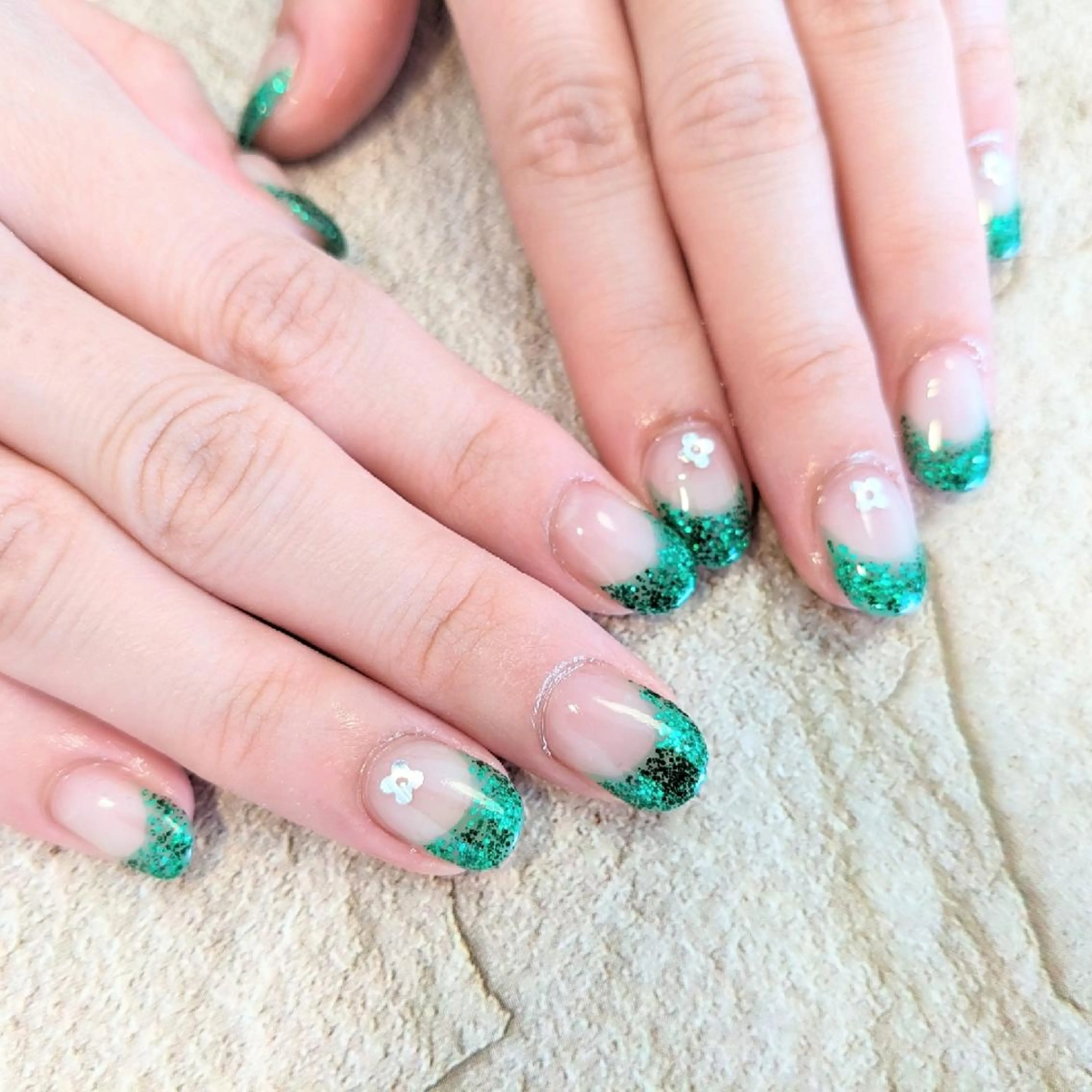 ネイル ｱｲﾗｯｼｭ ﾈｲﾙ ｻﾛﾝ つけるのマツエク・マツパデザイン