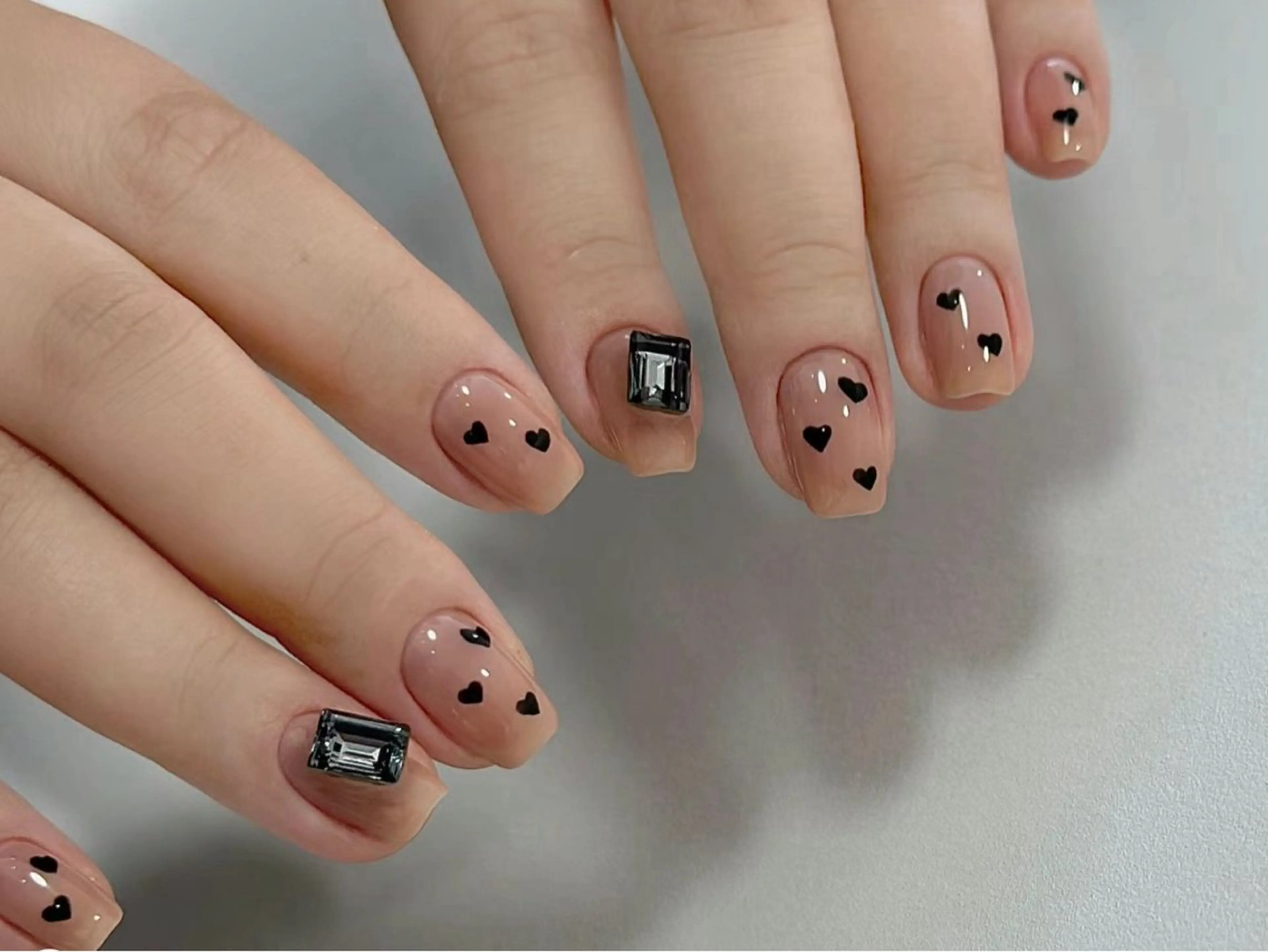 ネイル アートネイル チークネイル 長さ出し ジェルネイル マグネットネイル ハンドネイル ハンドケア ラッキーネイルサロン 西川口東口店のネイルデザイン