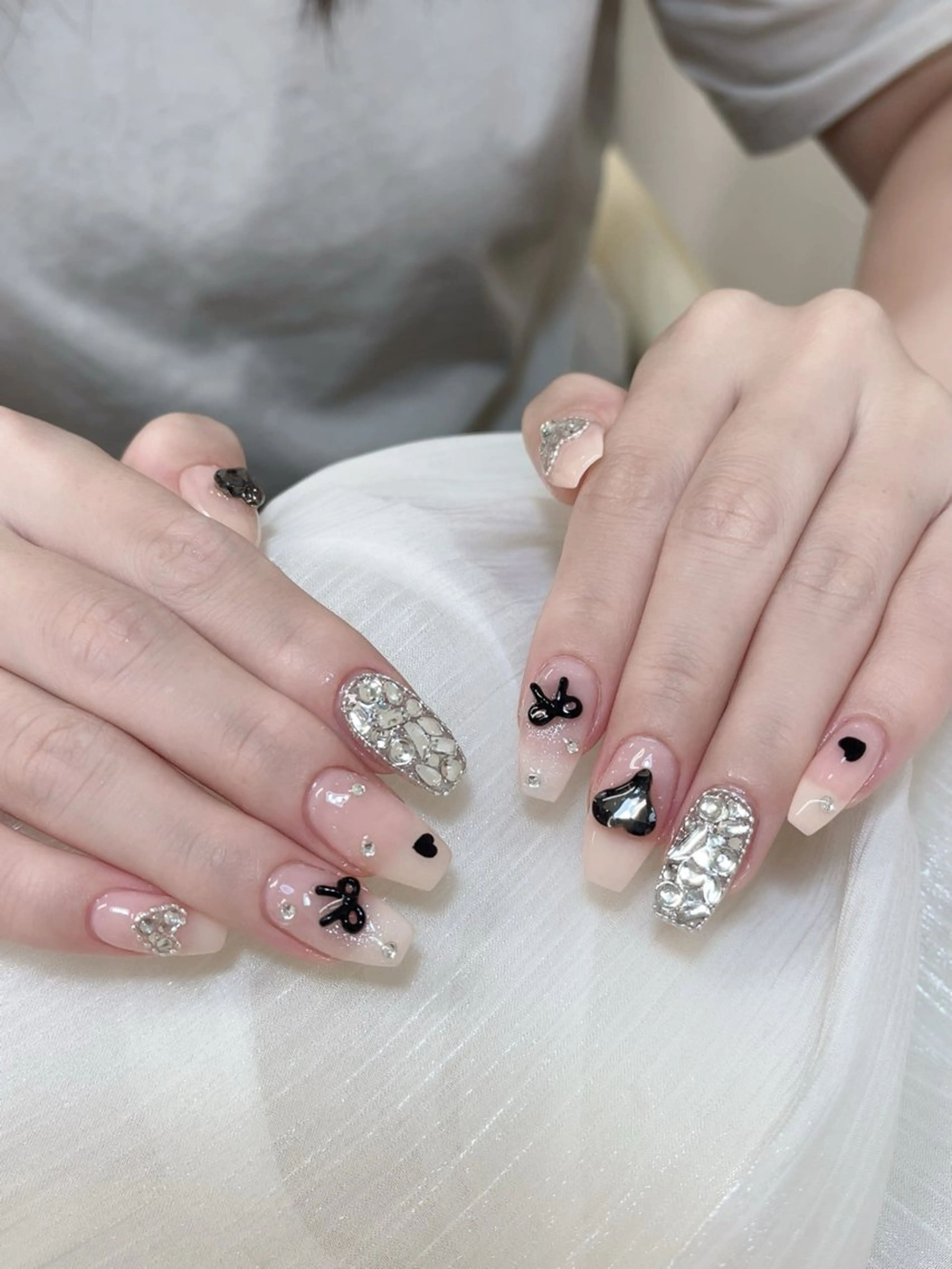 ネイル チークネイル フレンチネイル グラデーション キラキラネイル 韓国ネイル ハンドネイル DUO   MI nail salonのネイルデザイン