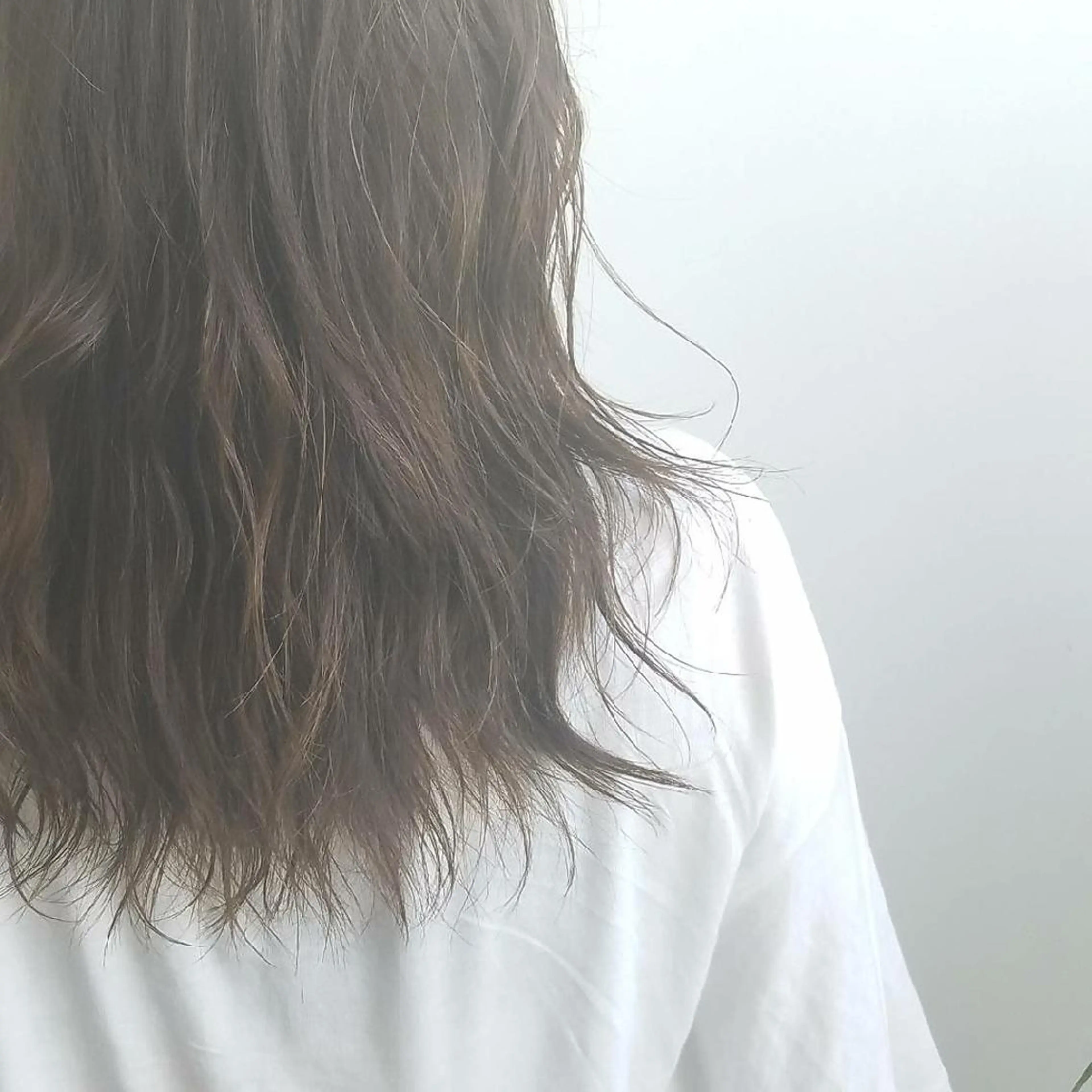 カラー ミディアム パーマ アッシュ ハイライトカラー ハイライト iplus まつげ、眉毛、耳つぼのマツエク・マツパデザイン