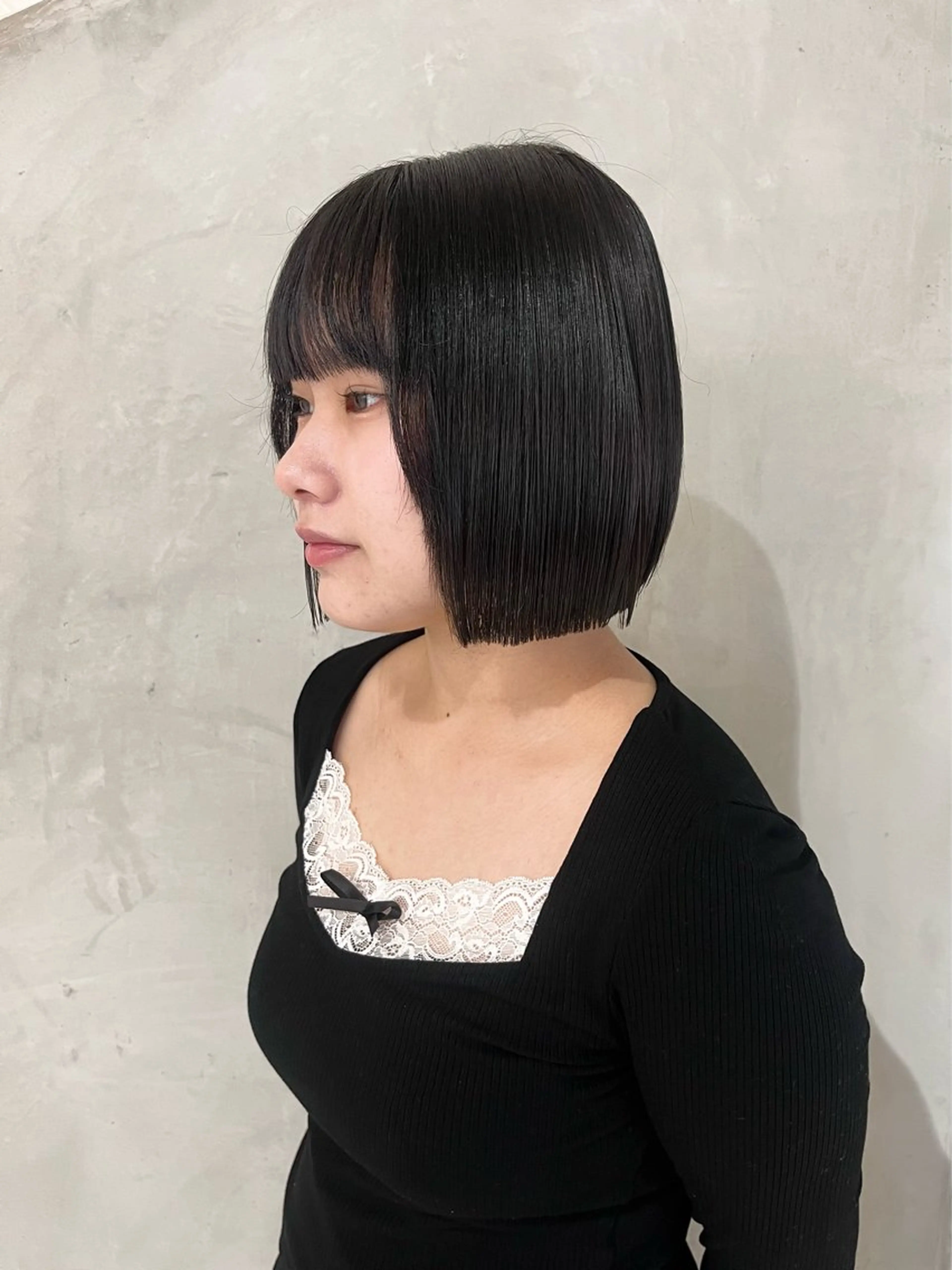 ミディアム カット トリートメント 切りっぱなしボブ/ 艶カラー/綾莉のヘアスタイル