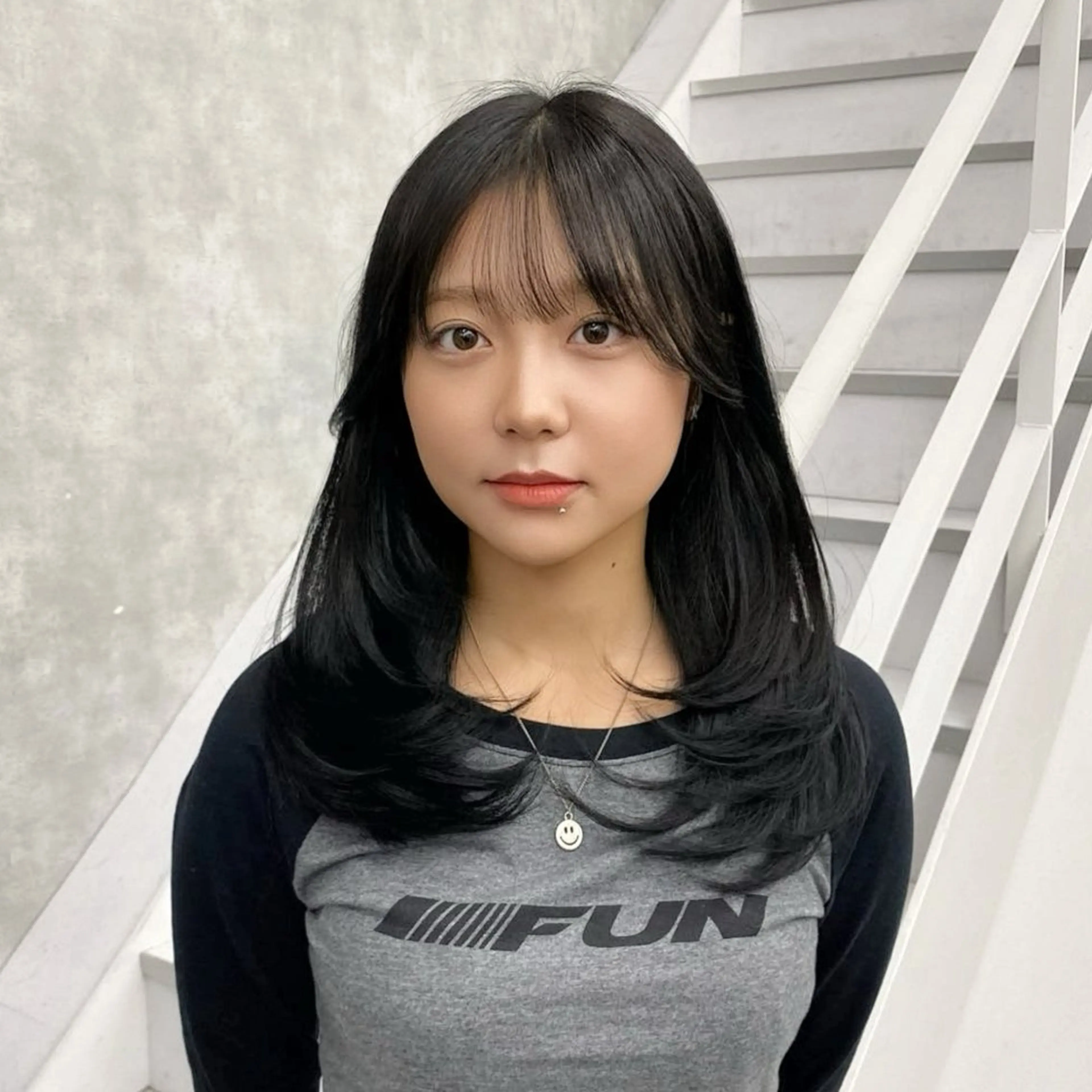 セミロング カラー 黒髪 ブルーカラー ブルーブラック レイヤーカット レイヤー/艶カラー /韓国ヘア/高松のヘアスタイル