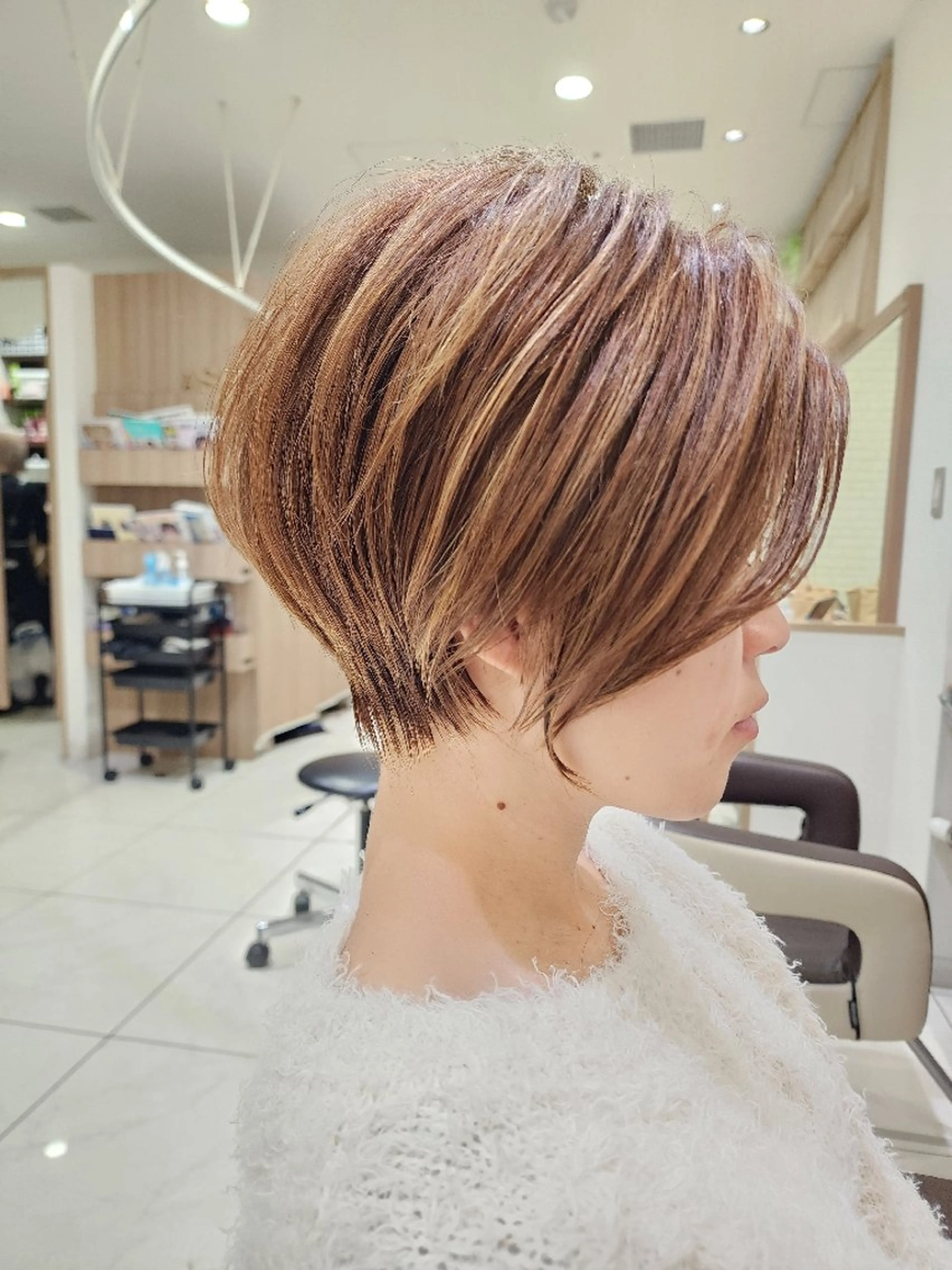 ショート カラー アッシュ ベージュカラー ブリーチ ハイライトカラー くびれヘア ヘアカラー カラー特化🔥中村 和貴＜Ash津田沼＞のヘアスタイル