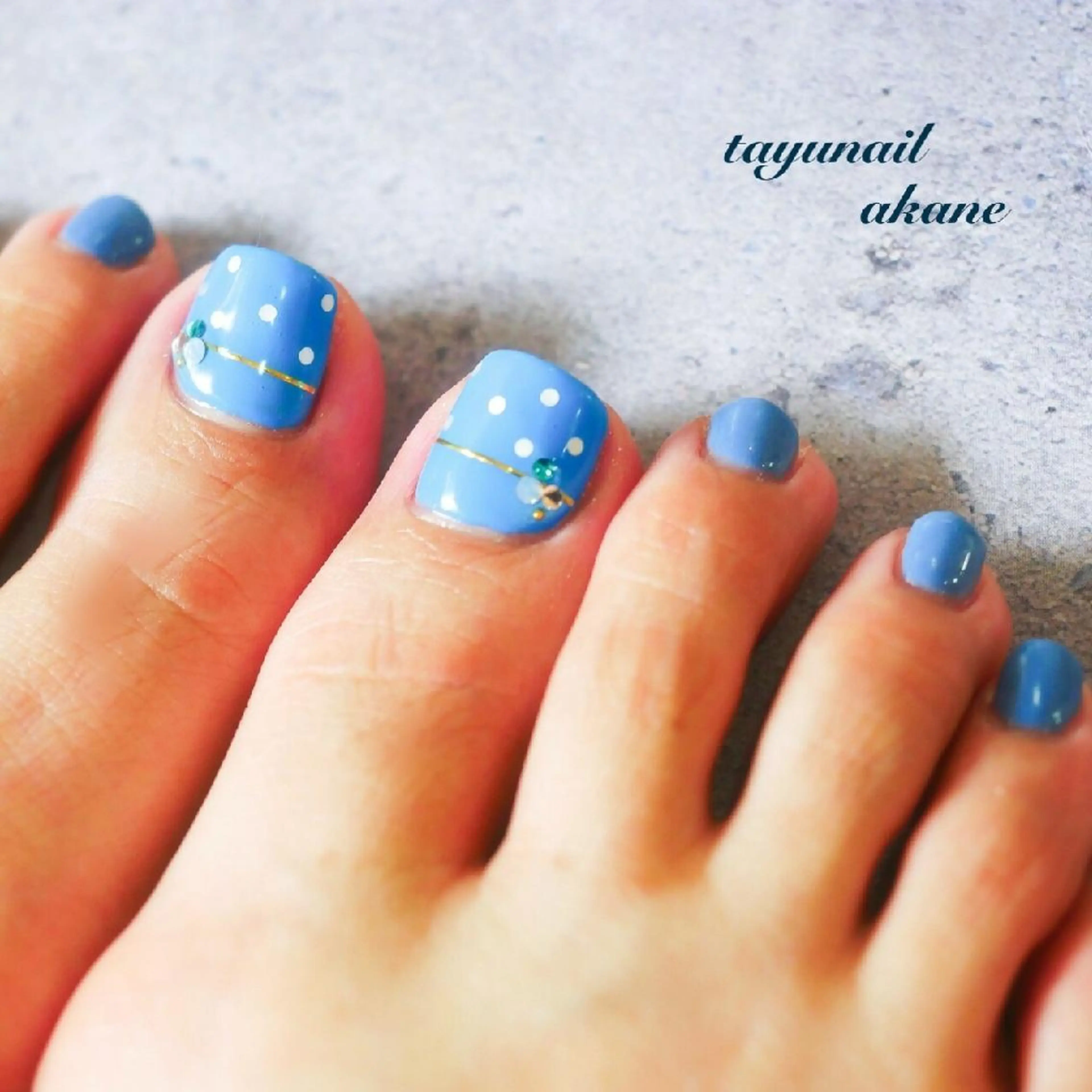 ネイル ブルー ドット フットネイル ジェルネイル パラジェル ネイルサロン 【たゆnail】のネイルデザイン