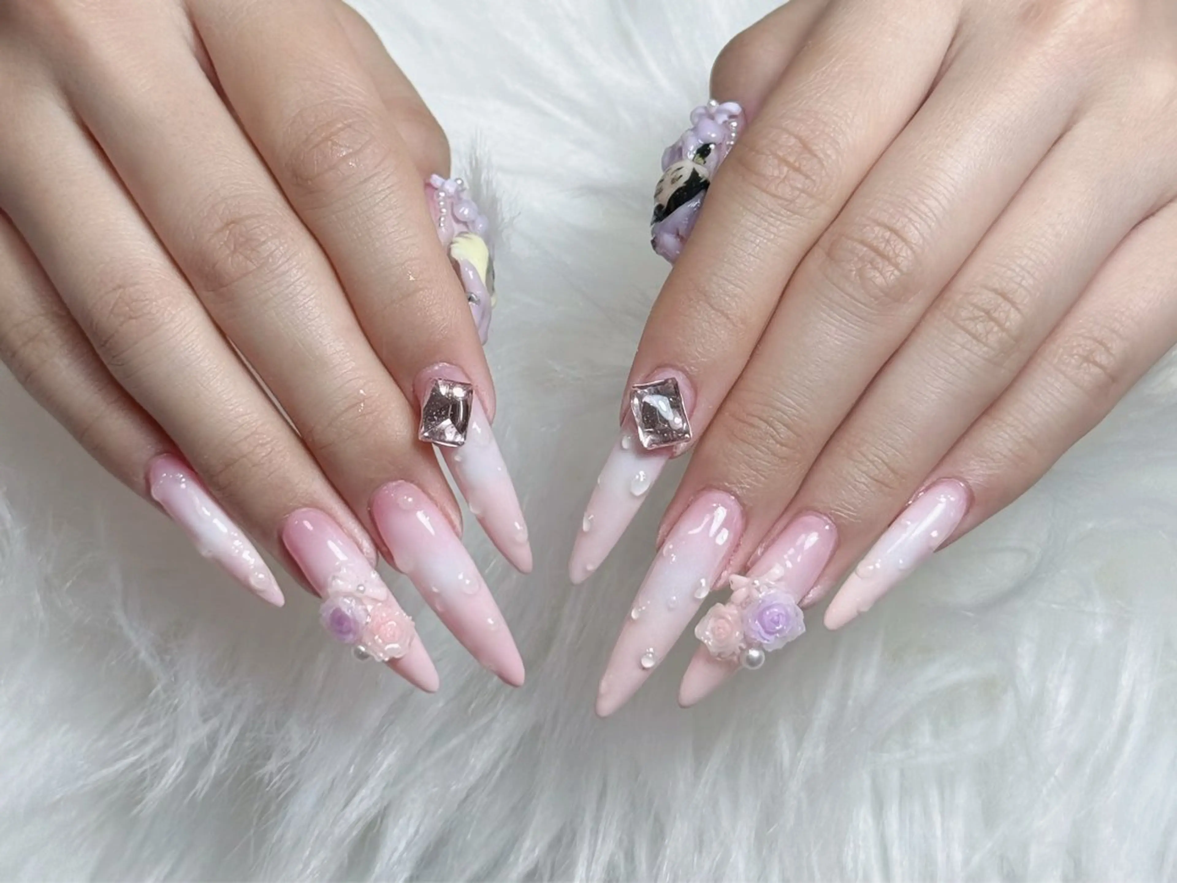 ネイル チークネイル ドット フレンチネイル グラデーション ハート Eli Nails 新宿のネイルデザイン
