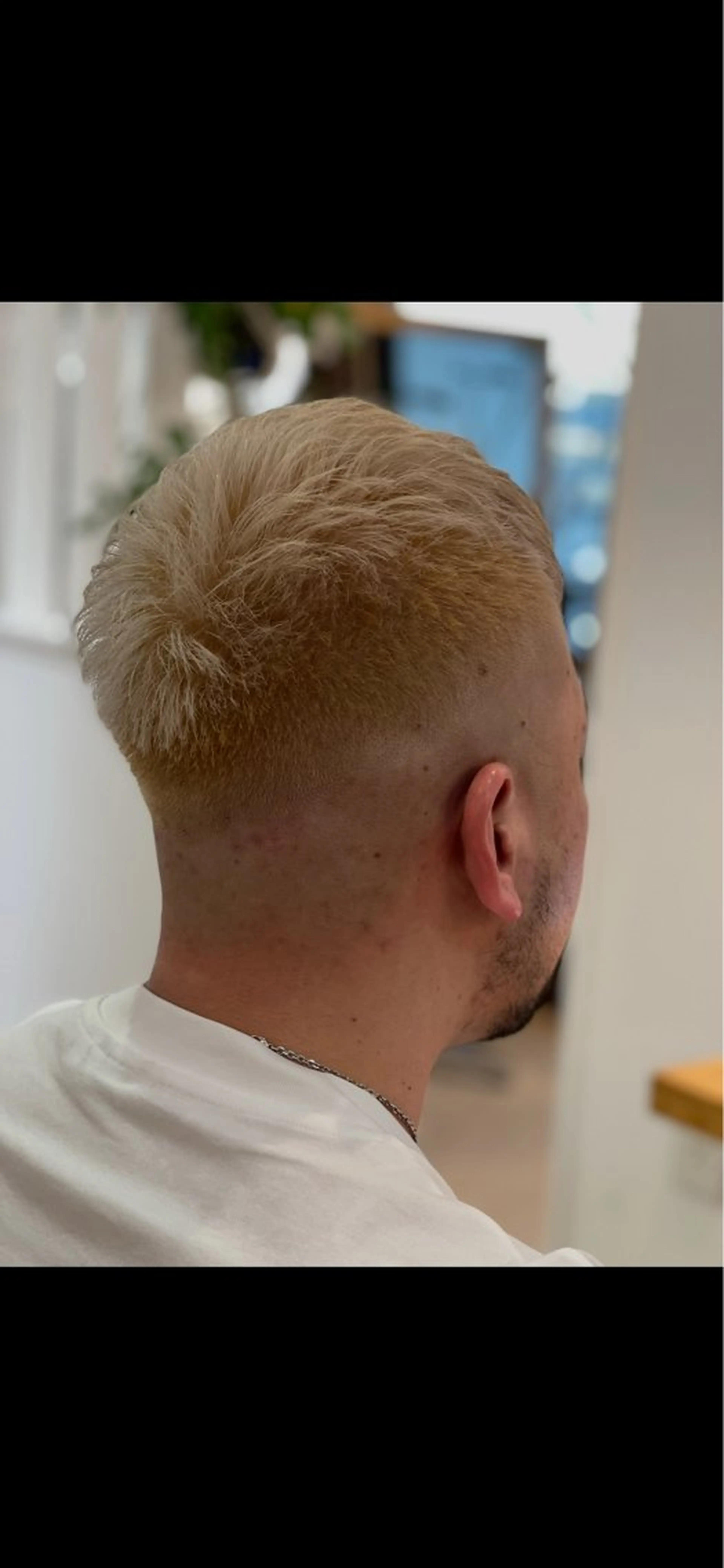 ショート カラー メンズ メンズハイライト メンズメッシュ ブロンド ハイライトカラー メッシュ カット 吉岡 三四朗のヘアスタイル