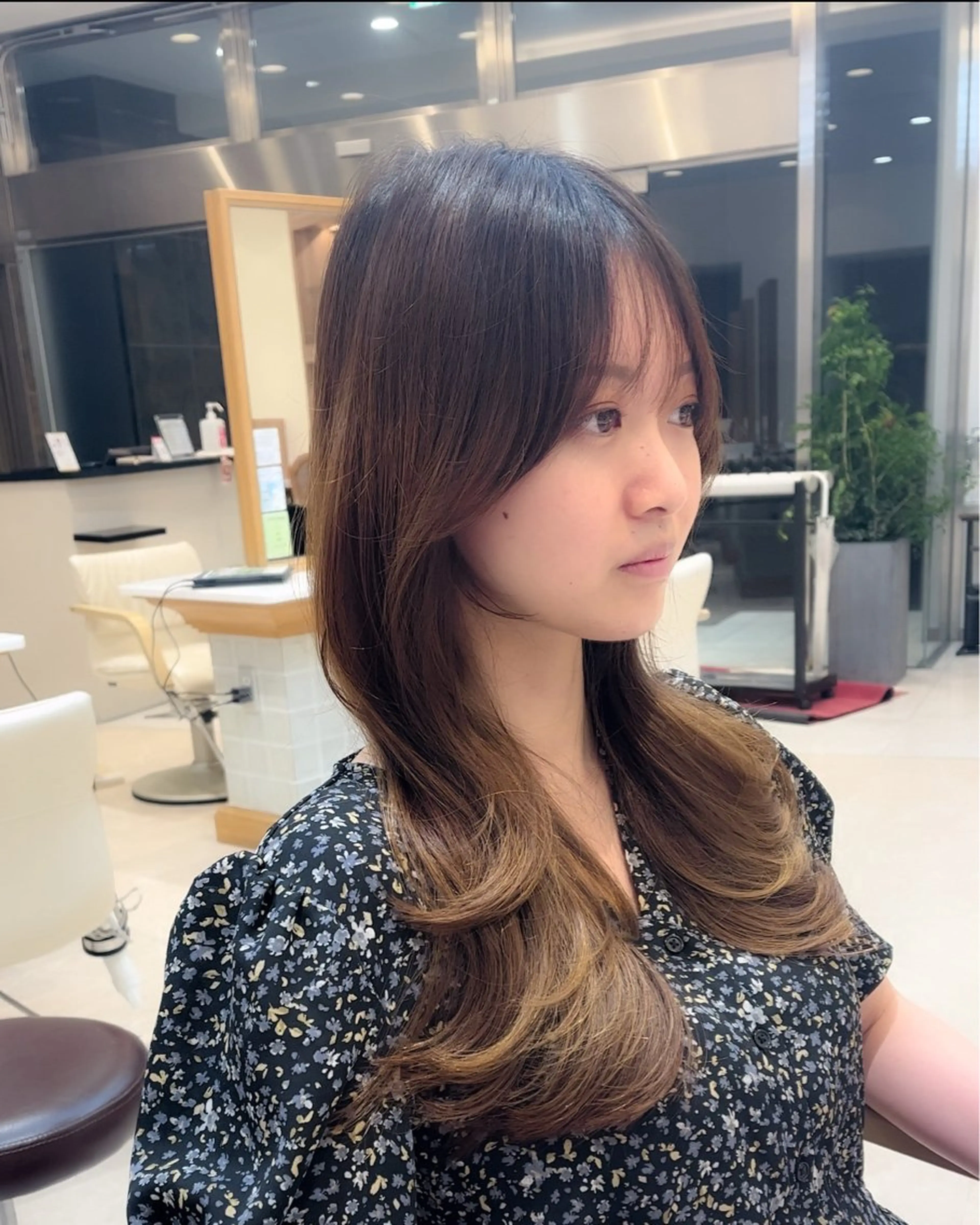 セミロング カラー 顔周りカット レイヤーカット 小顔カット カット ヘアカラー トリートメント ミタニ/髪質改善 /レイヤーカットのヘアスタイル