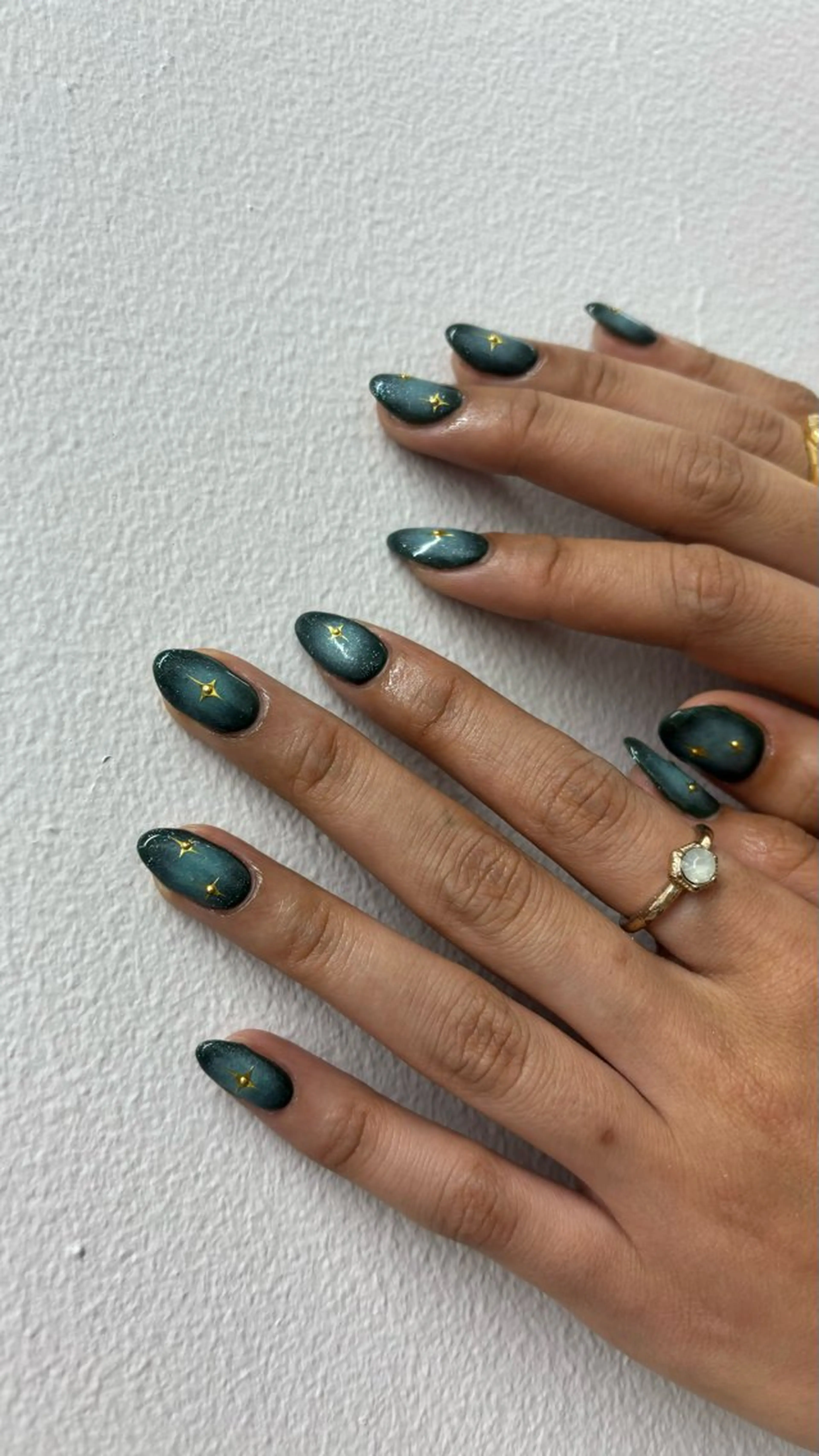 ネイル Queen所属・伊藤 梨恋のネイルデザイン