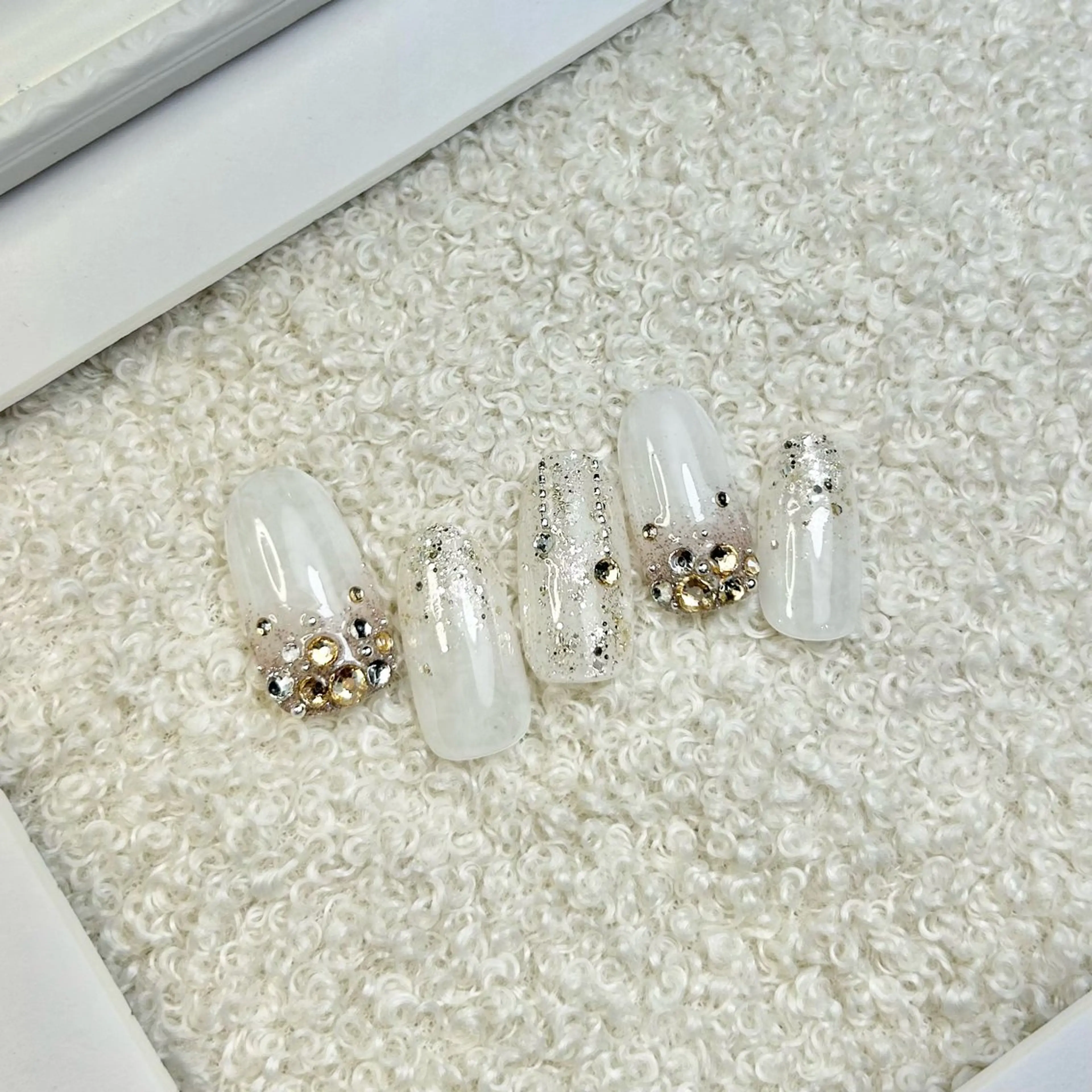 ネイル ゴールド ホワイト ハンドネイル Reflection marikoのネイルデザイン