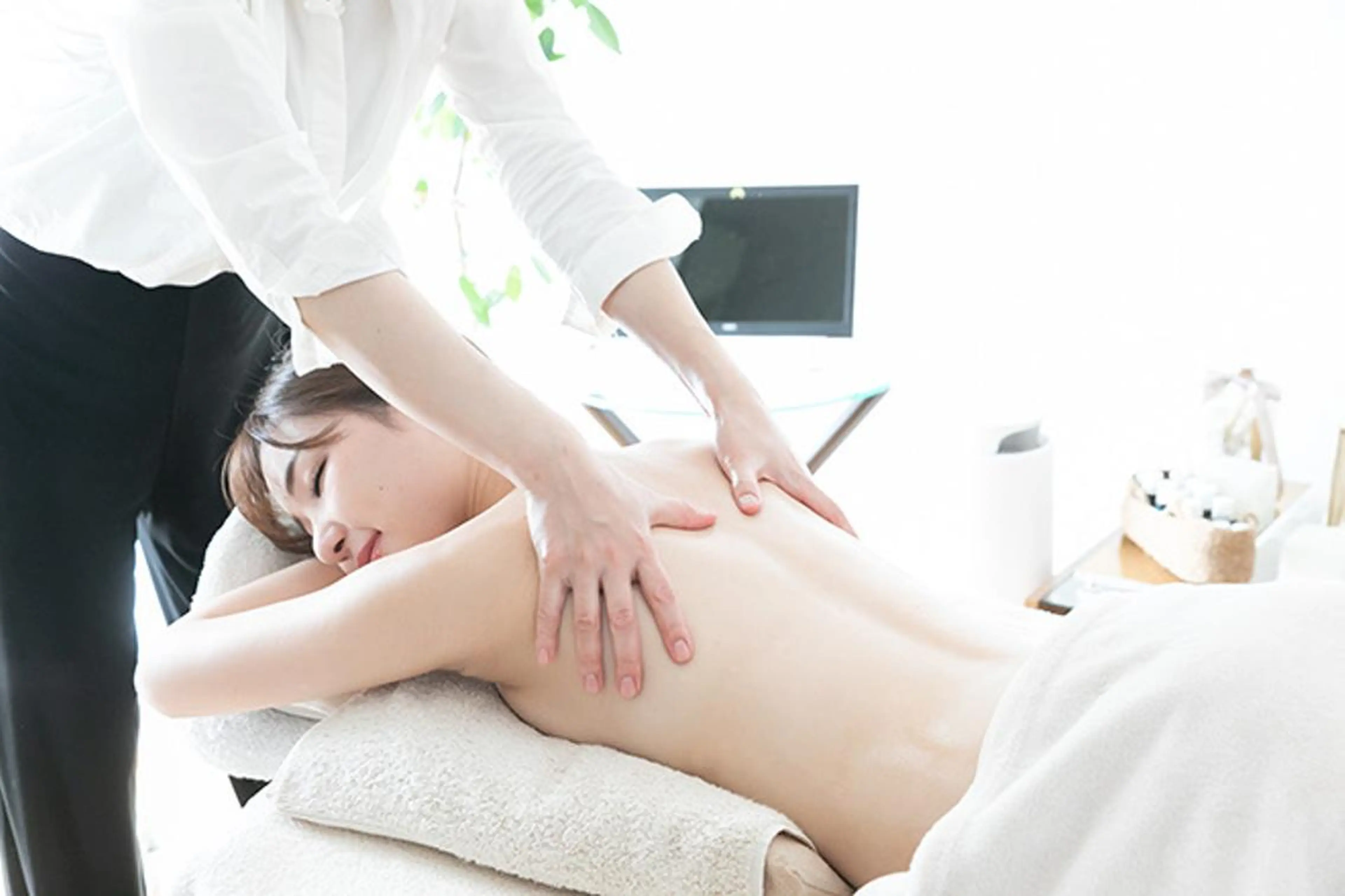 ガチガチの肩こりさん必見!!贅沢アロマリンパマッサージ90分《選べる20種類アロマ×熟練技術》の写真