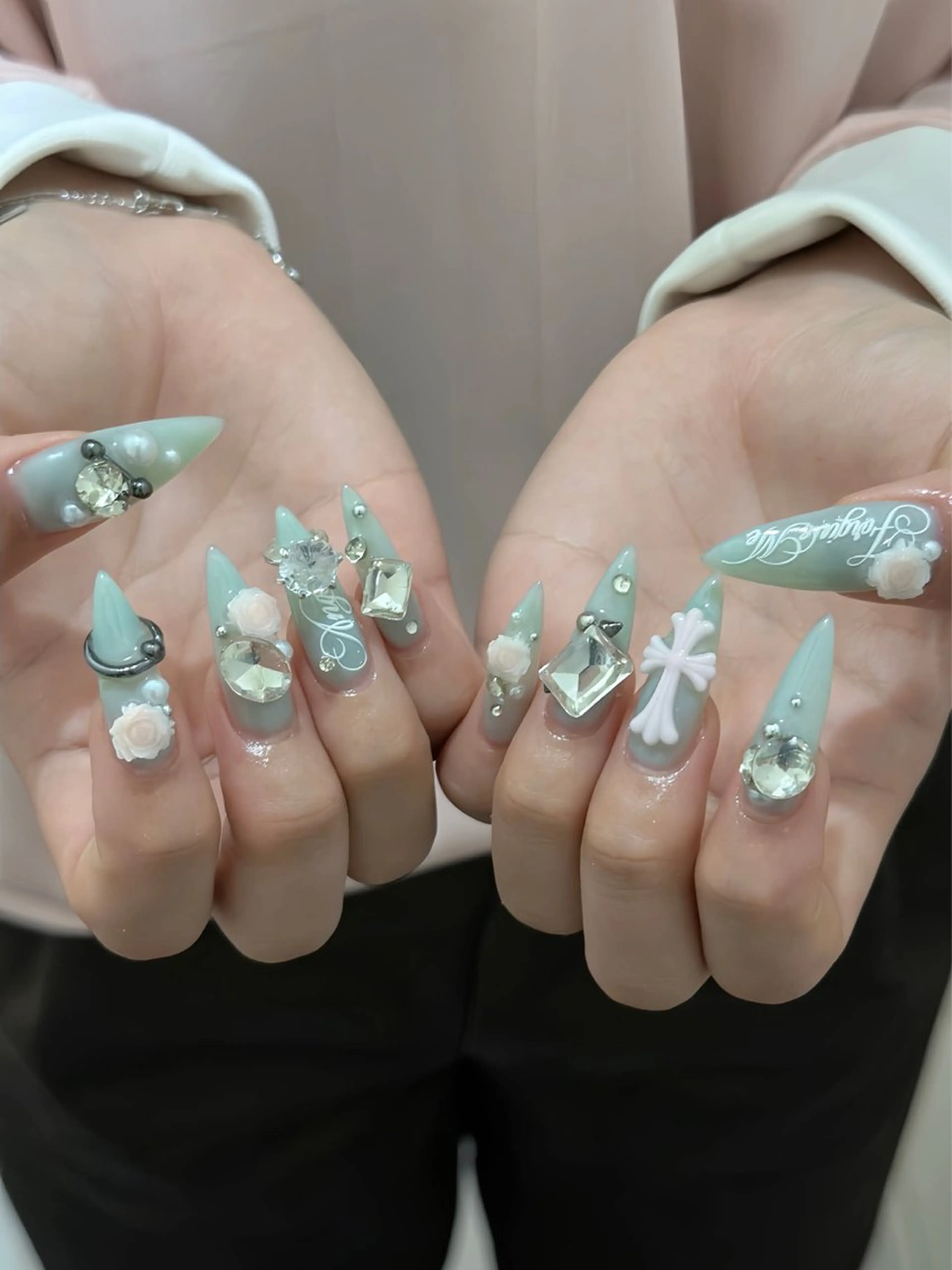 ネイル チークネイル ドット フレンチネイル グラデーション ハート ハンドネイル Julli NailStudioのネイルデザイン