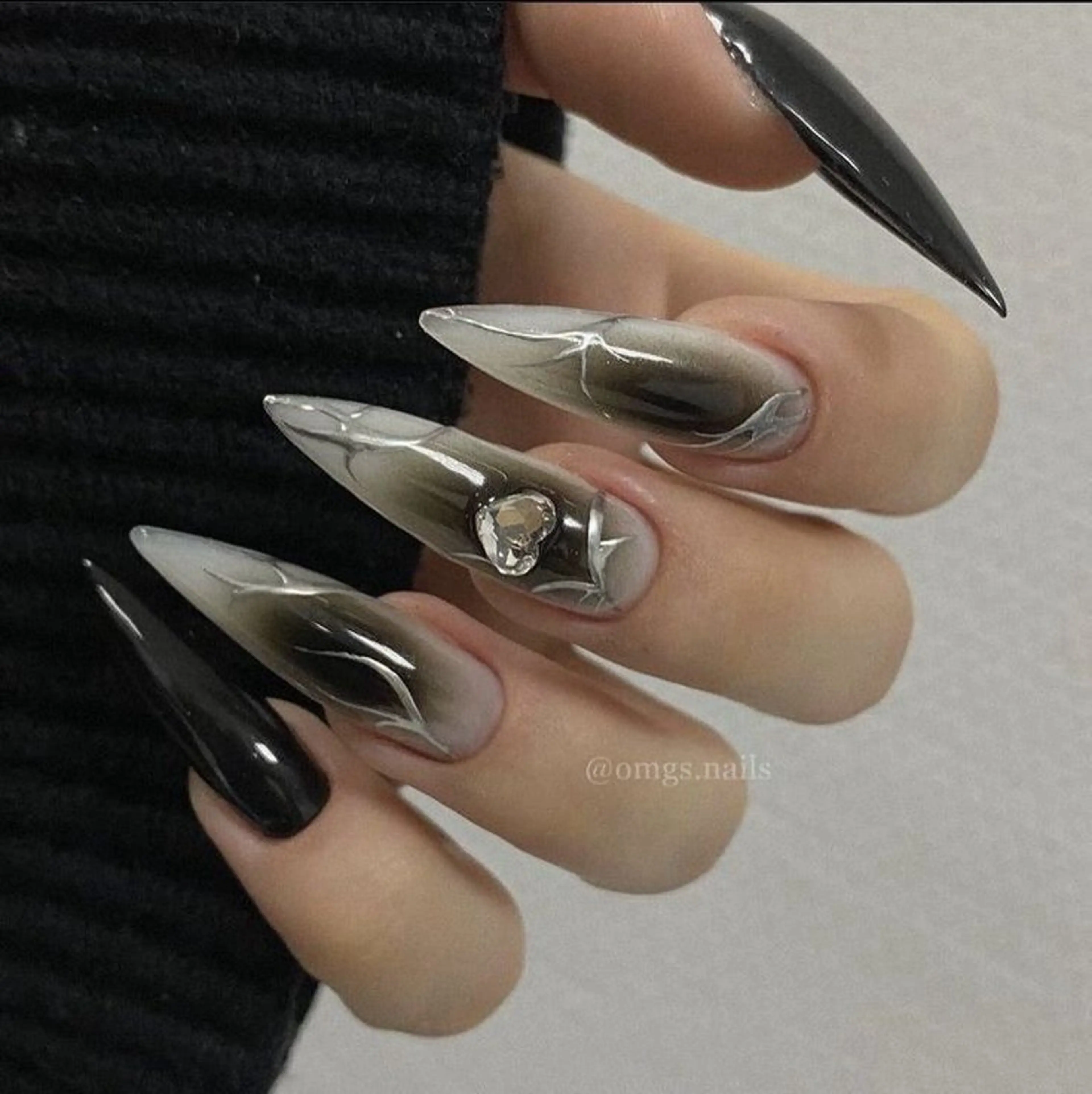 ネイル グラデーション ラメ(グリッター) マグネットネイル ミラーネイル ニュアンスネイル ハンドネイル 波 なみのネイルデザイン