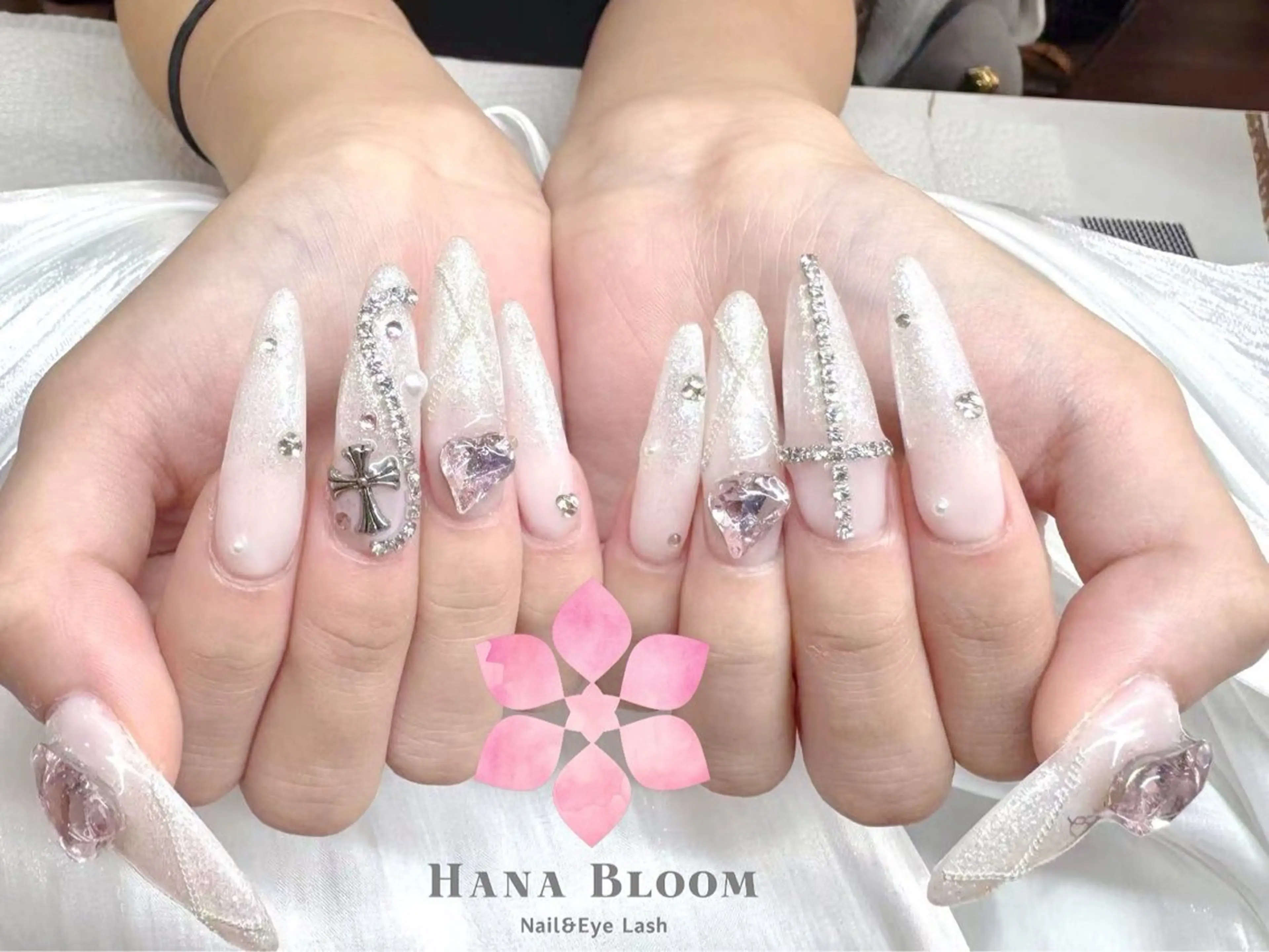 ネイル フレンチネイル ジェルネイル グラデーション ラメ(グリッター) マグネットネイル Hana Bloom Nail Salonのネイルデザイン