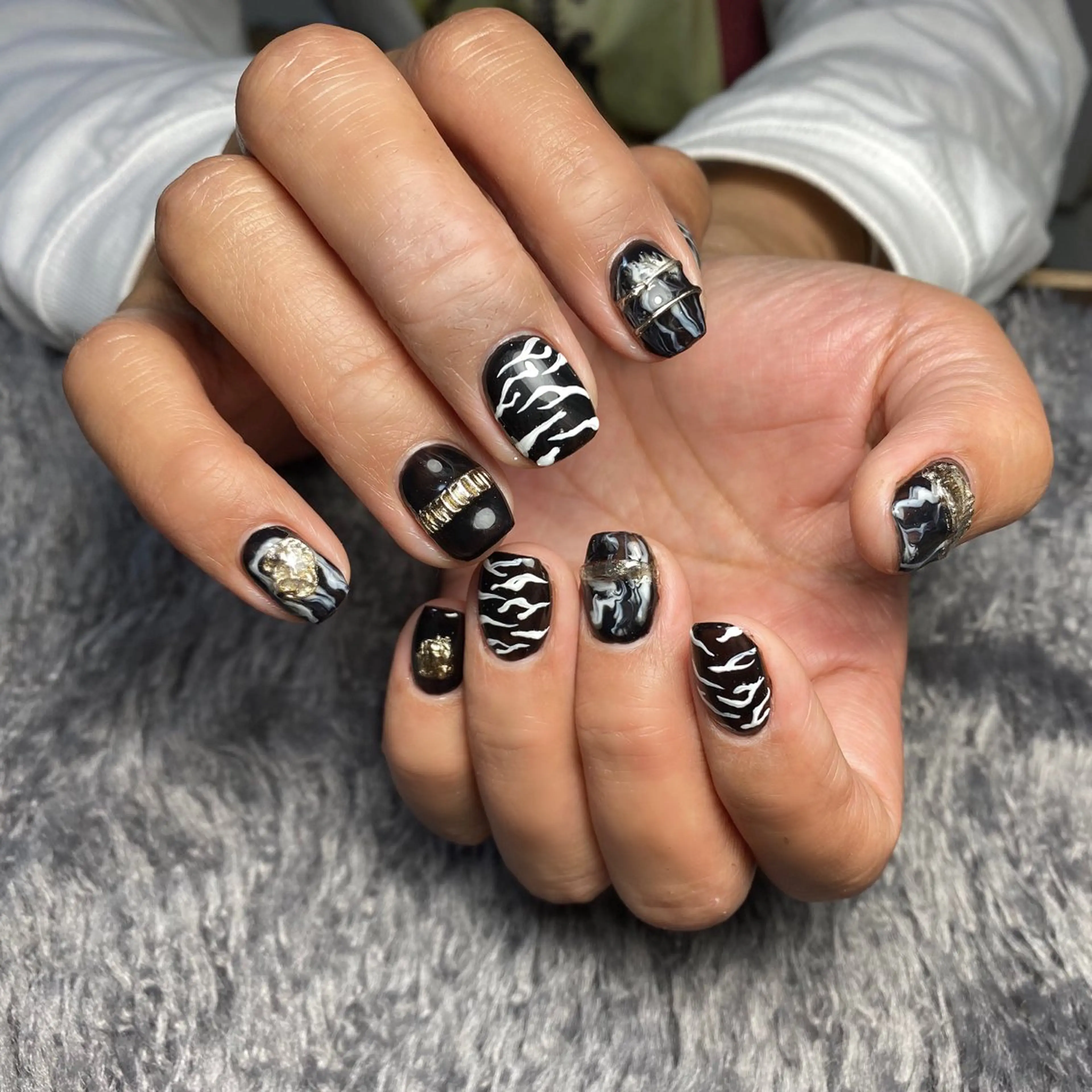 ネイル アニマル柄 個性派/ちゅるん/ モチ好評◎｜MIKIのネイルデザイン