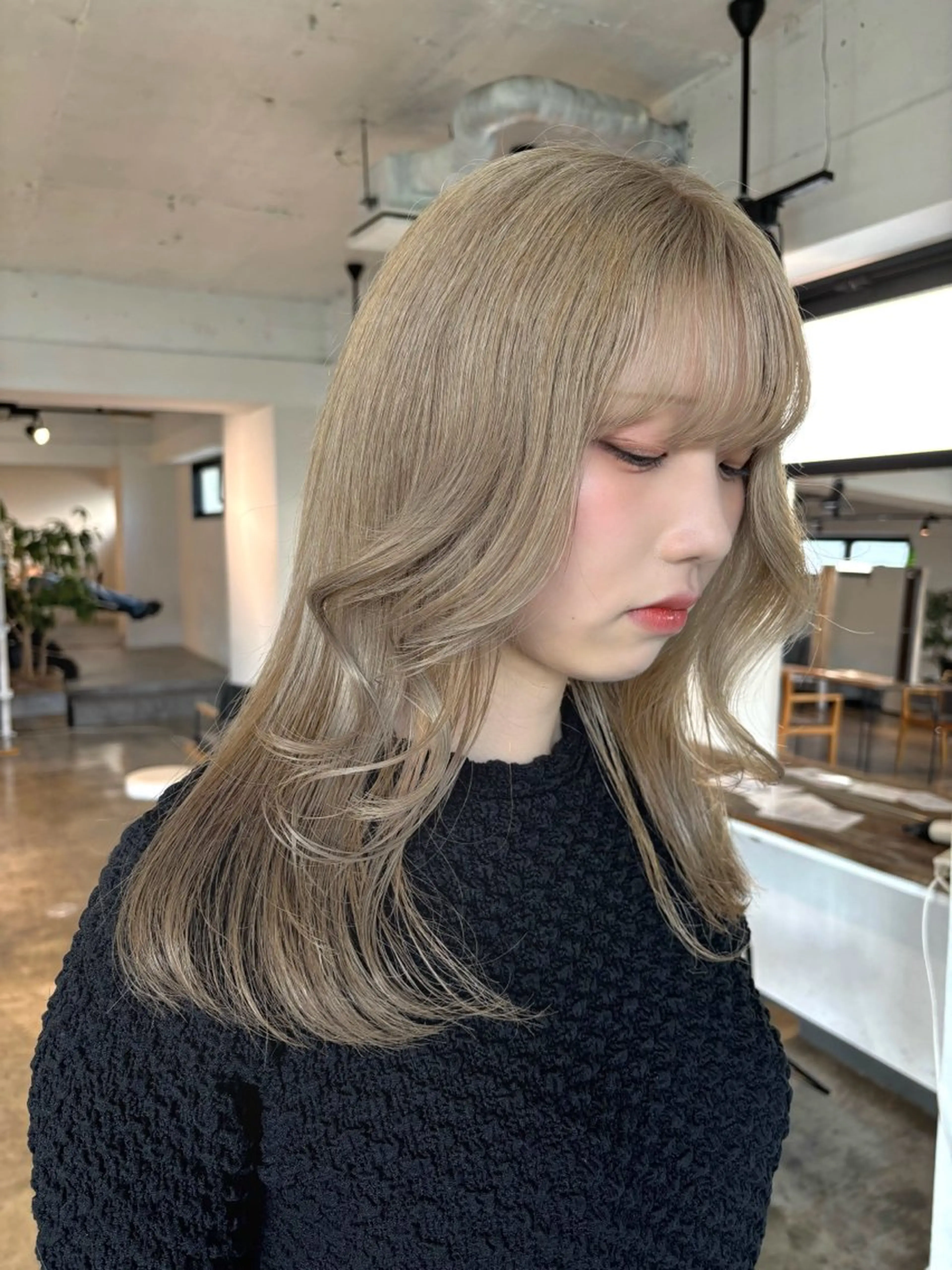 セミロング カラー ベージュカラー ブリーチ ケアブリーチ ダブルカラー ミルクティーベージュ 暖色カラー🍒 ケアブリーチ/akiのヘアスタイル