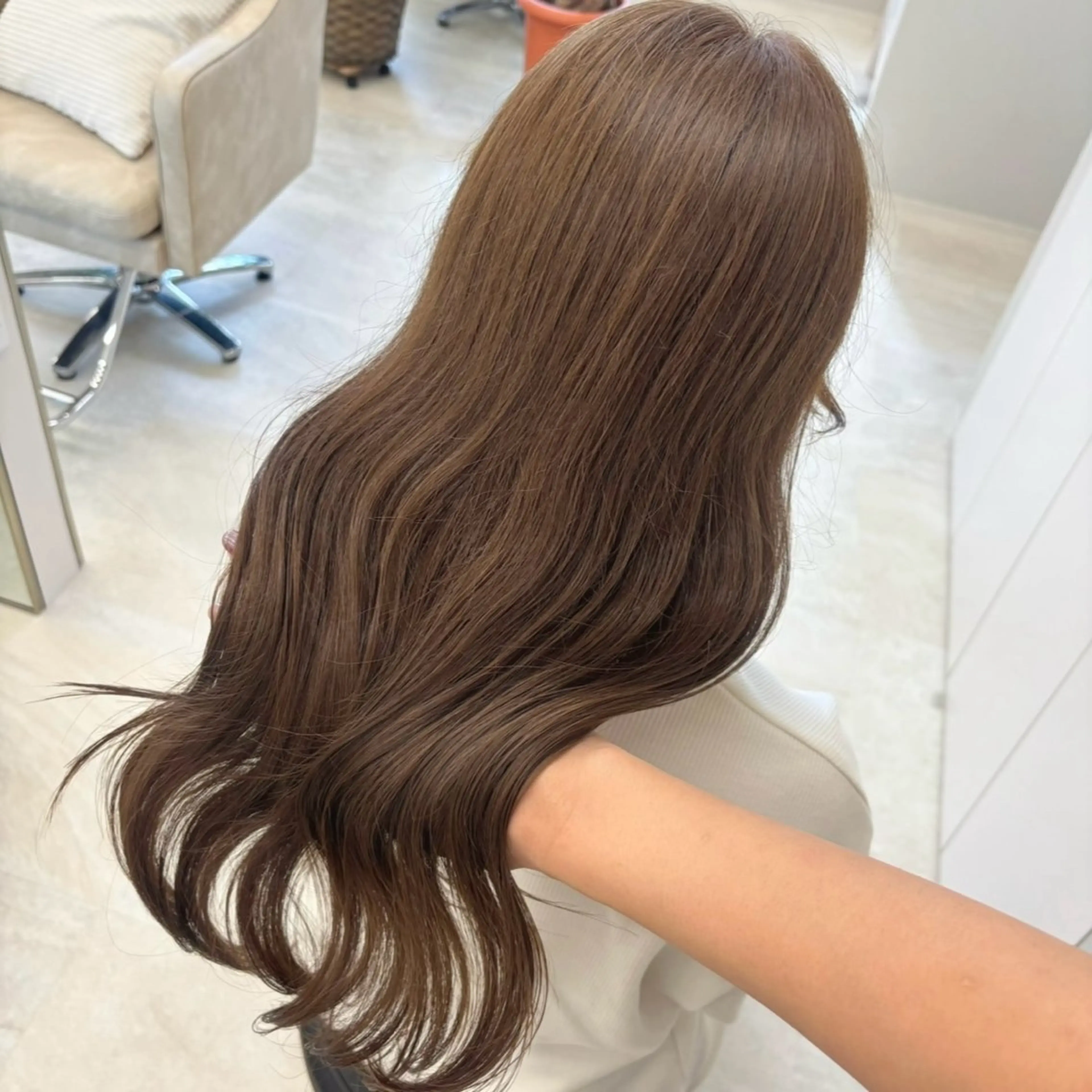 ミディアム mei / 艶カラー ミディアム レイヤーのヘアスタイル