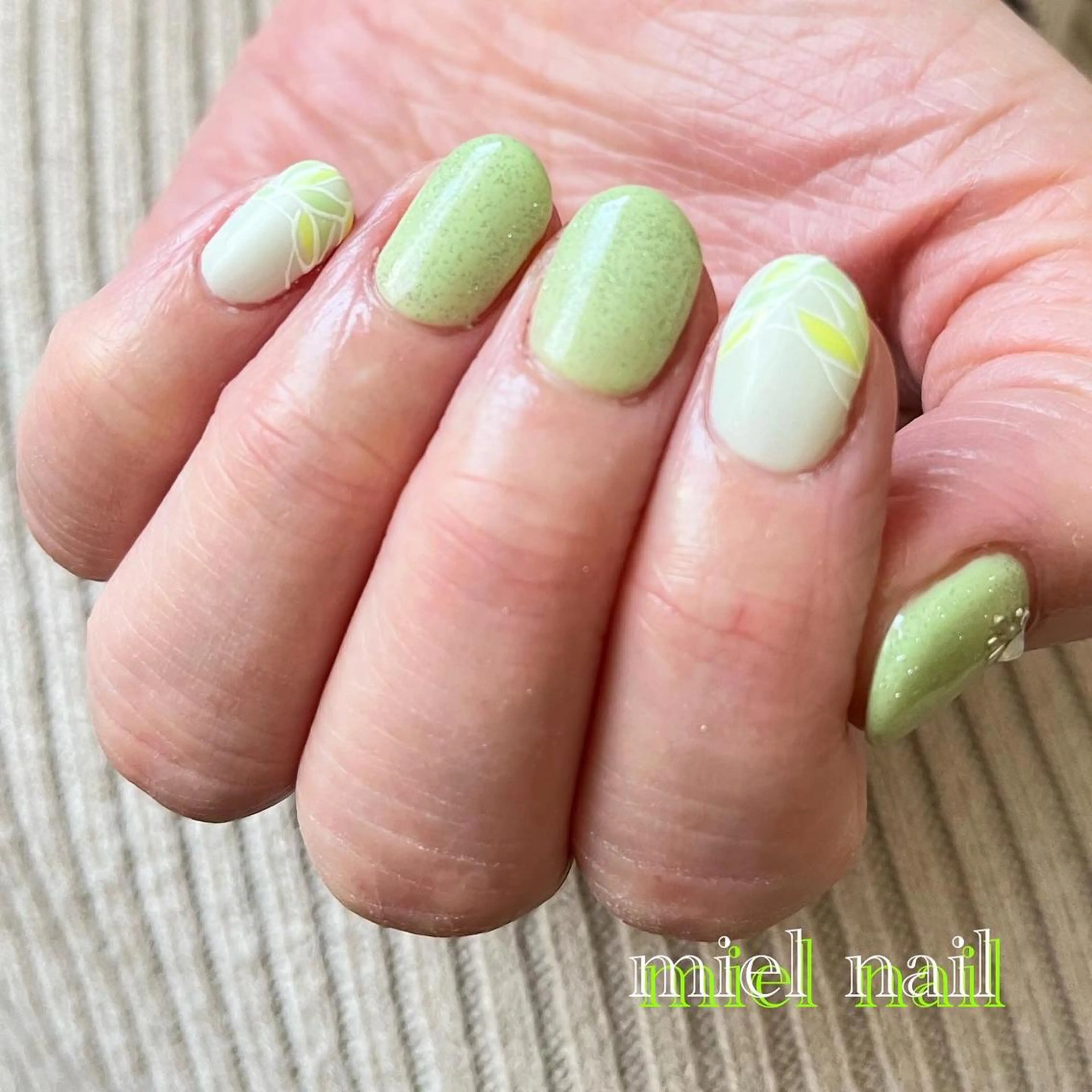 ネイル ワンカラーネイル ピスタチオネイル 春ネイル ハンドネイル miel nailのネイルデザイン