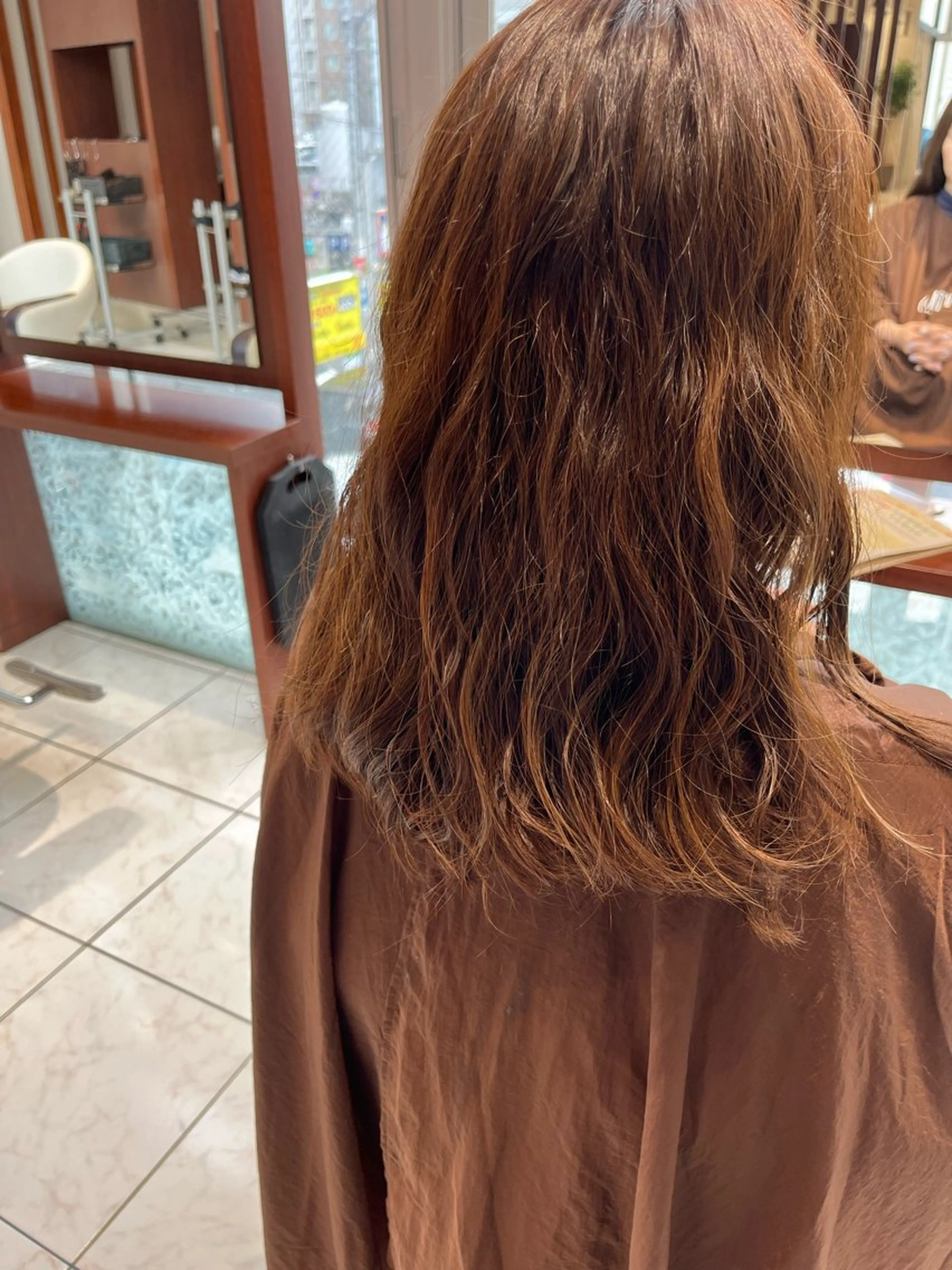 セミロング セミロングパーマ トリートメント パーマ 漆畑 夏美のヘアスタイル