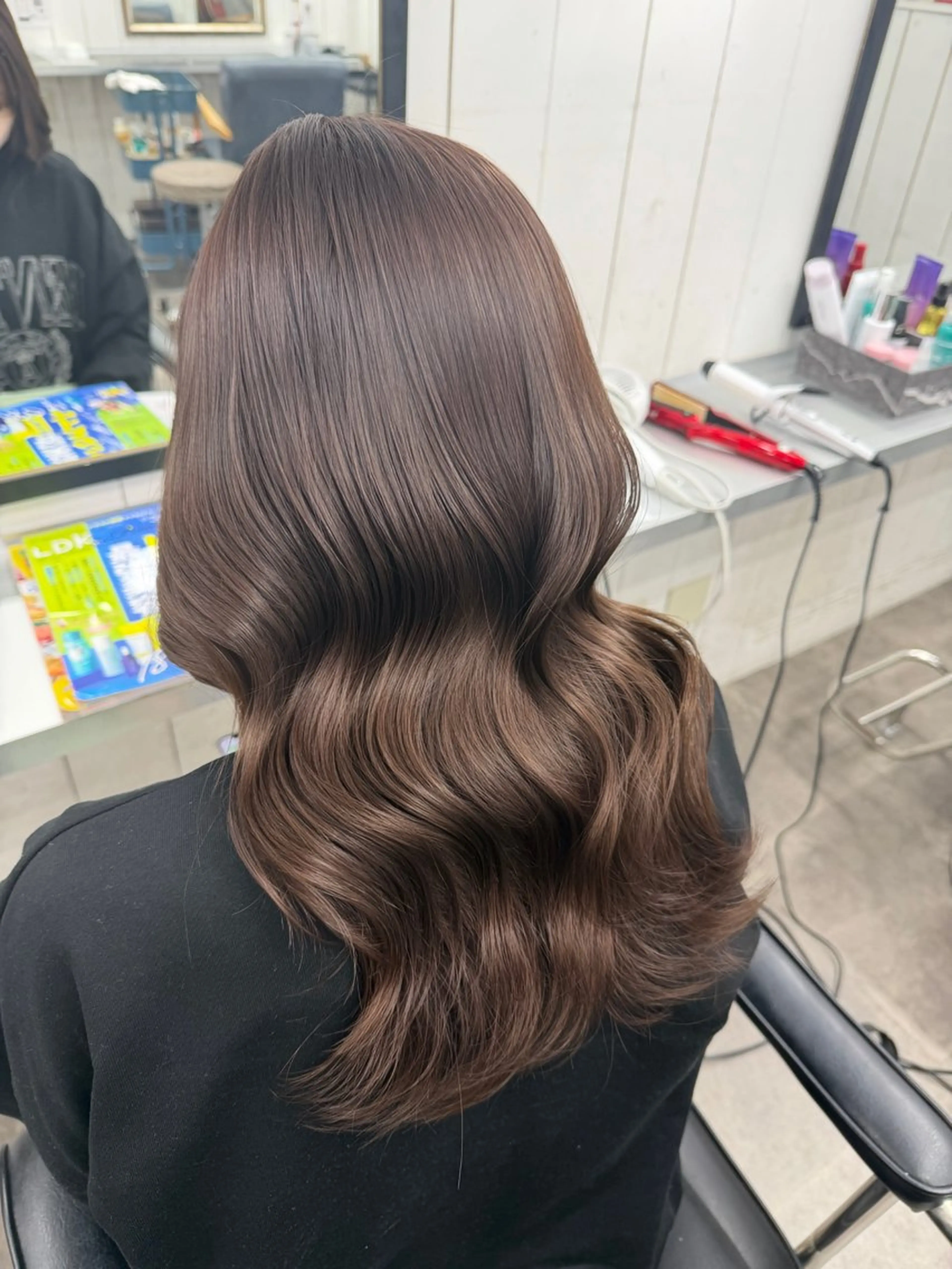 セミロング ヘアカラー トリートメント VENICE MIKIのヘアスタイル