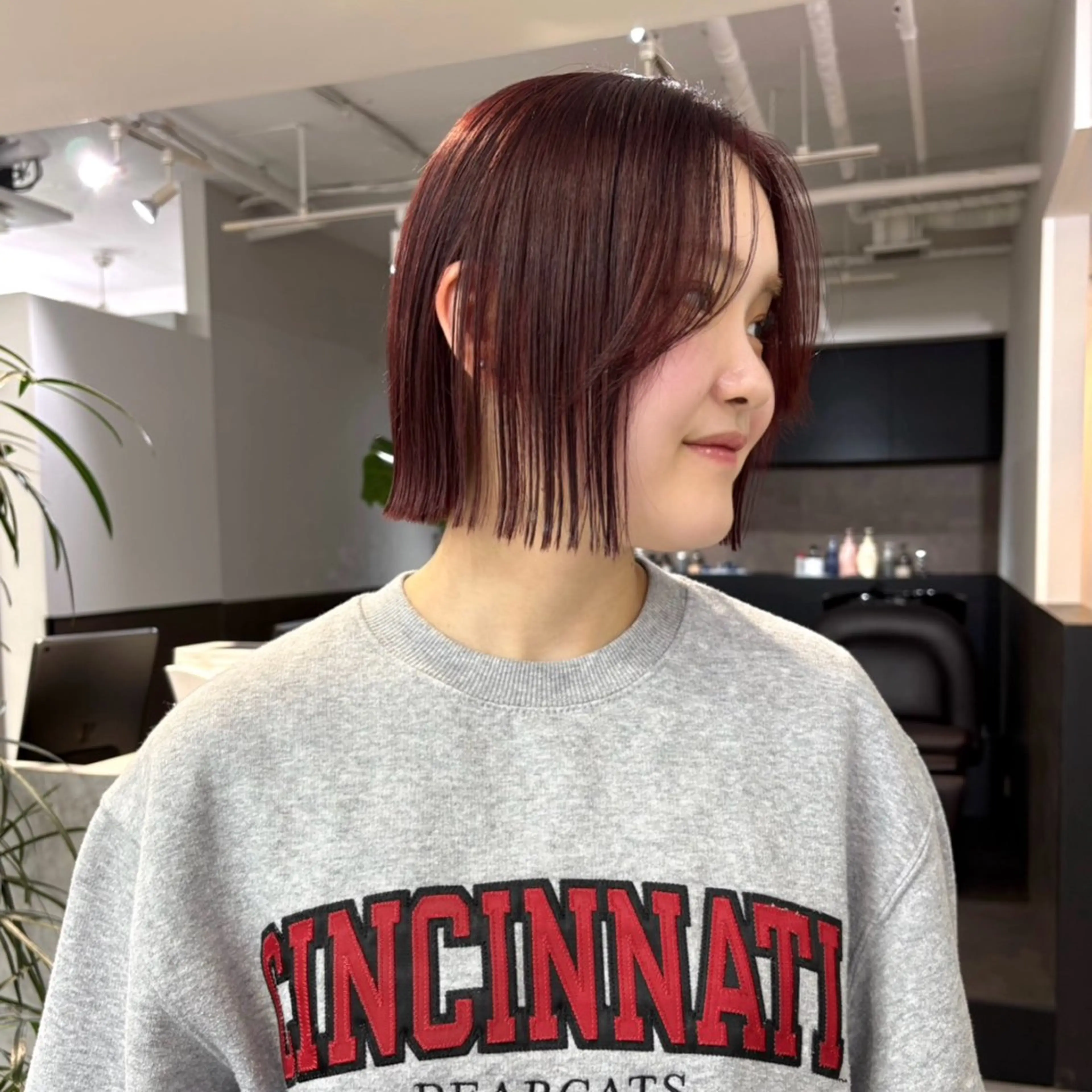 ミディアム 切りっぱなしボブ ボブ カット ヘアカラー トリートメント ボブ特化🎀 似合わせボブAmi✨のヘアスタイル