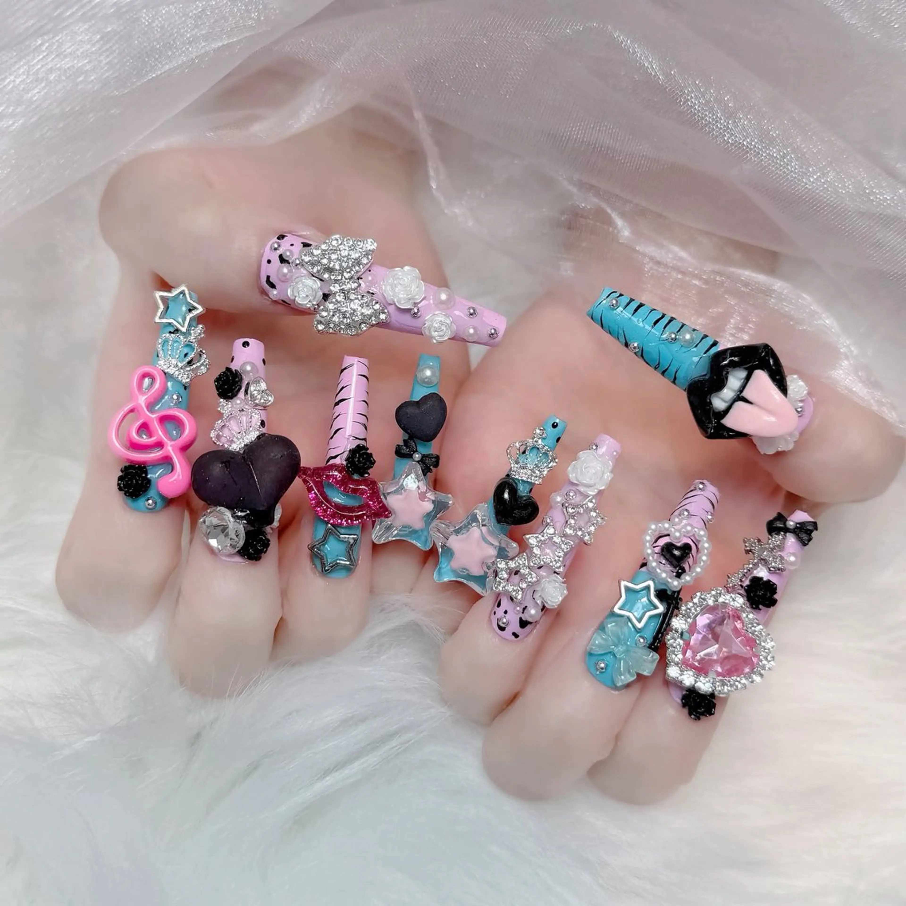 ネイル オーロラネイル チークネイル 桜ネイル クリアネイル ドット ハンドネイル Rin Nail 新大久保店のネイルデザイン