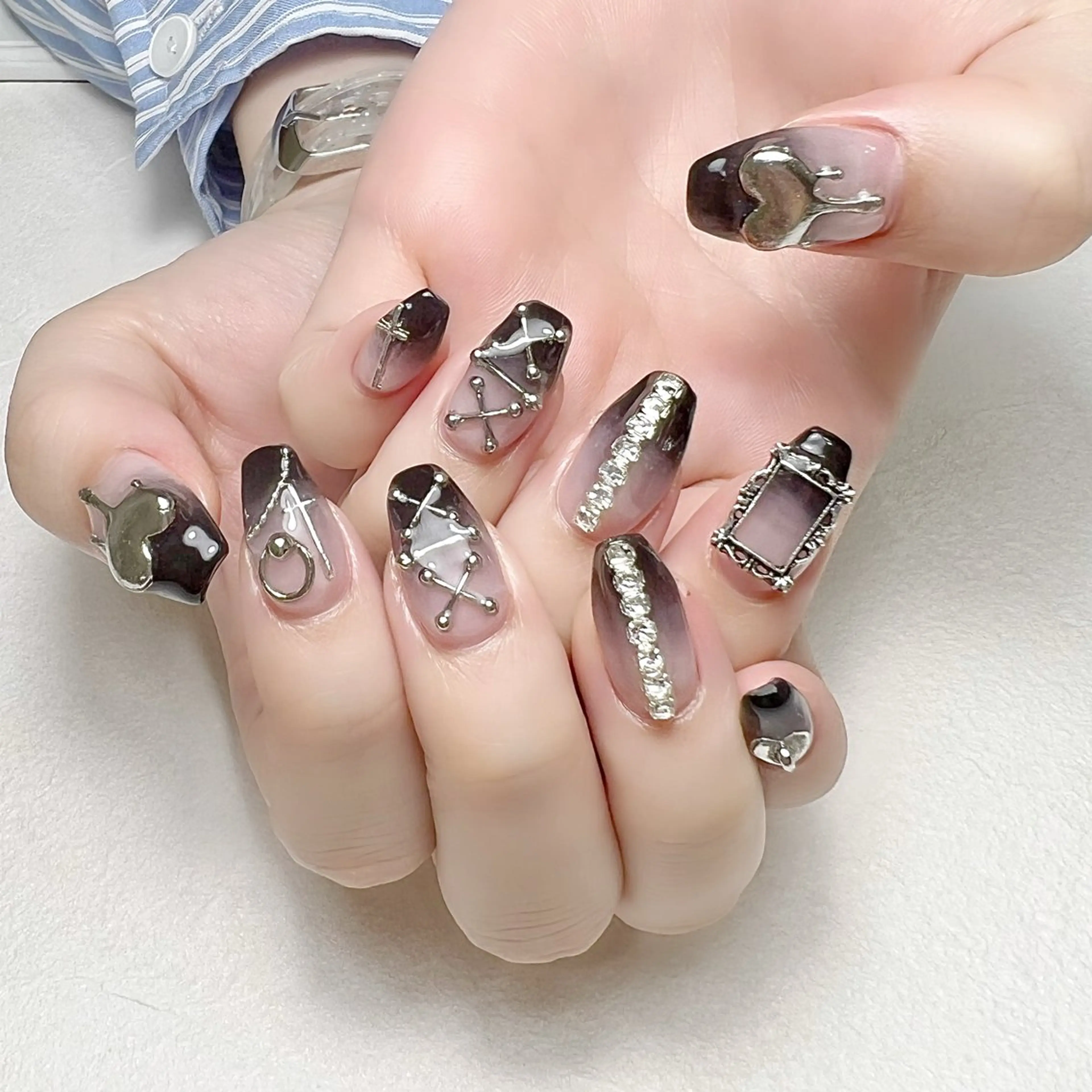 ネイル グラデーション 持ち込み シルバー rouse nail RISATOのネイルデザイン