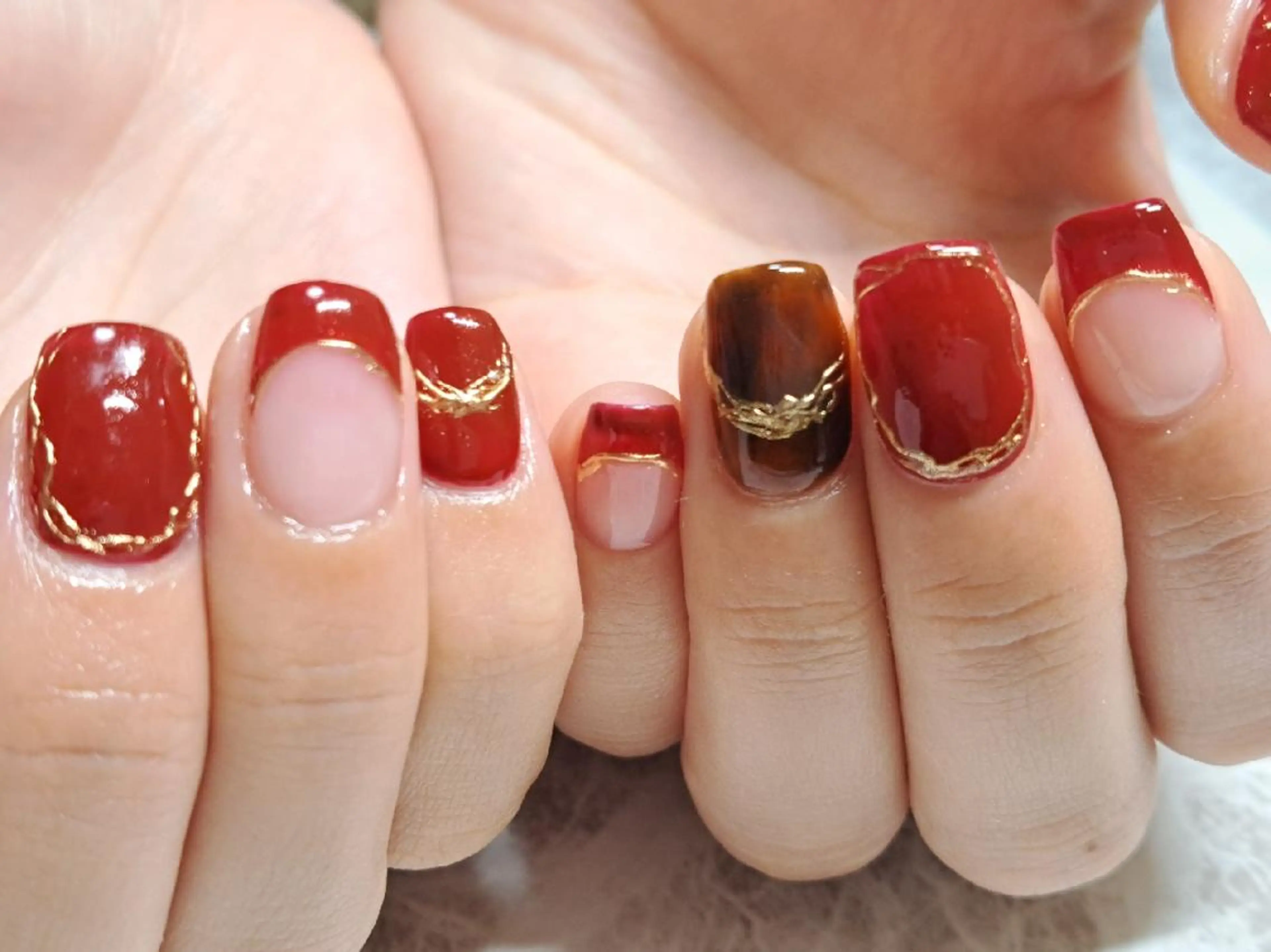 ネイル べっ甲ネイル ボルドー ミラーネイル Lupinus所属・Lupinus ルピナスのネイルデザイン