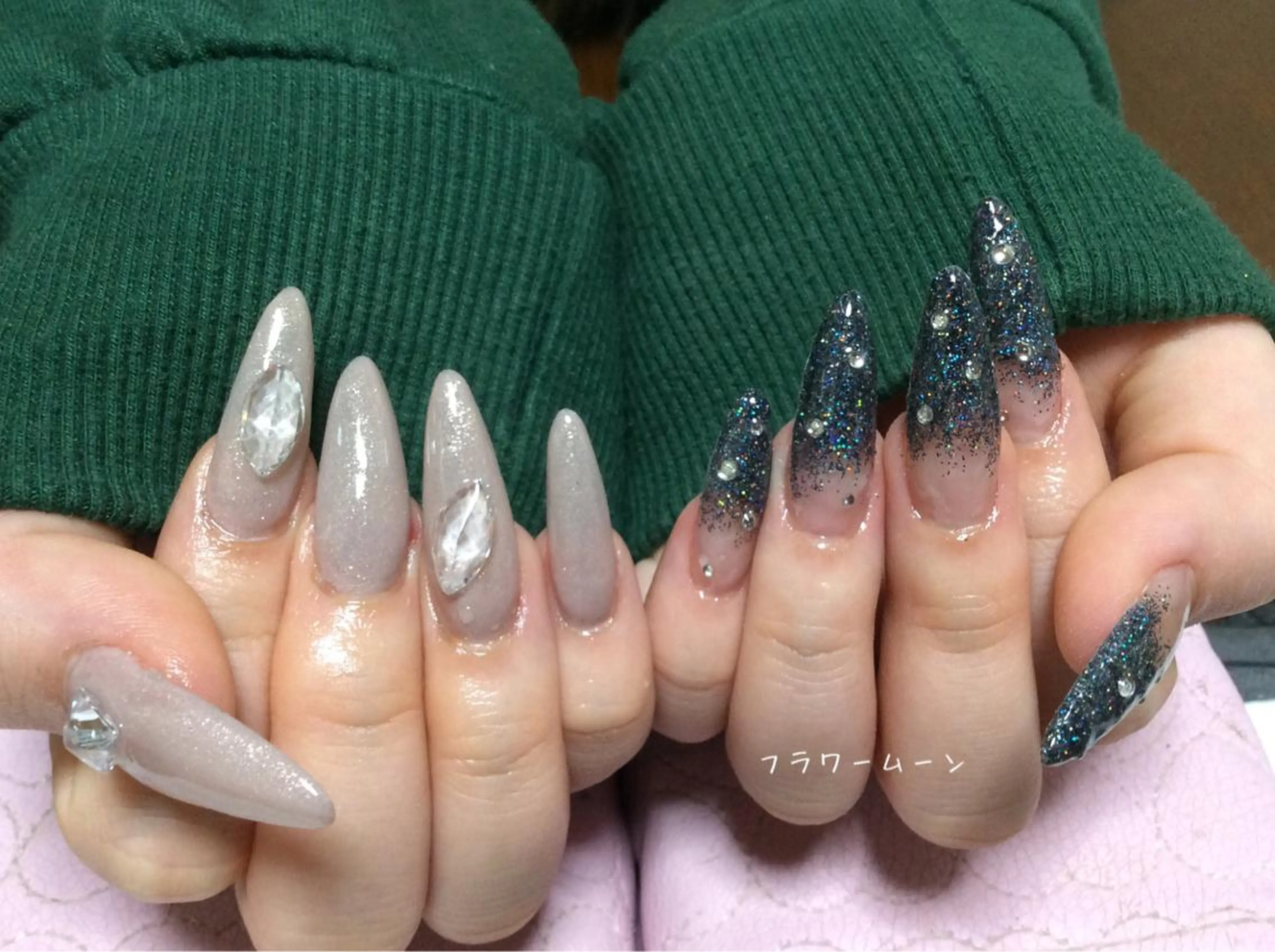 ネイル フラワー ムーンのネイルデザイン