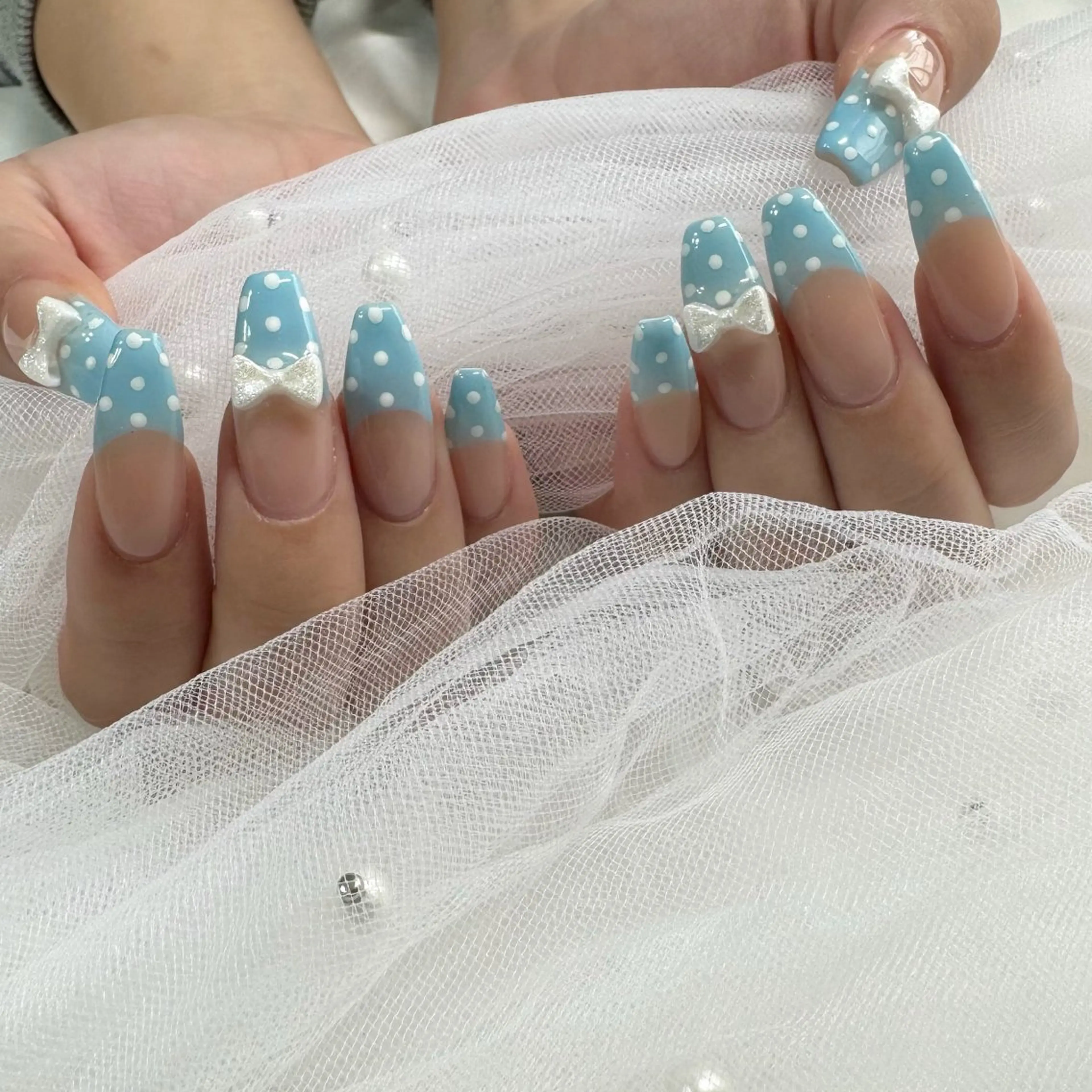 ネイル ジェルネイル リボン 東 千夏のネイルデザイン