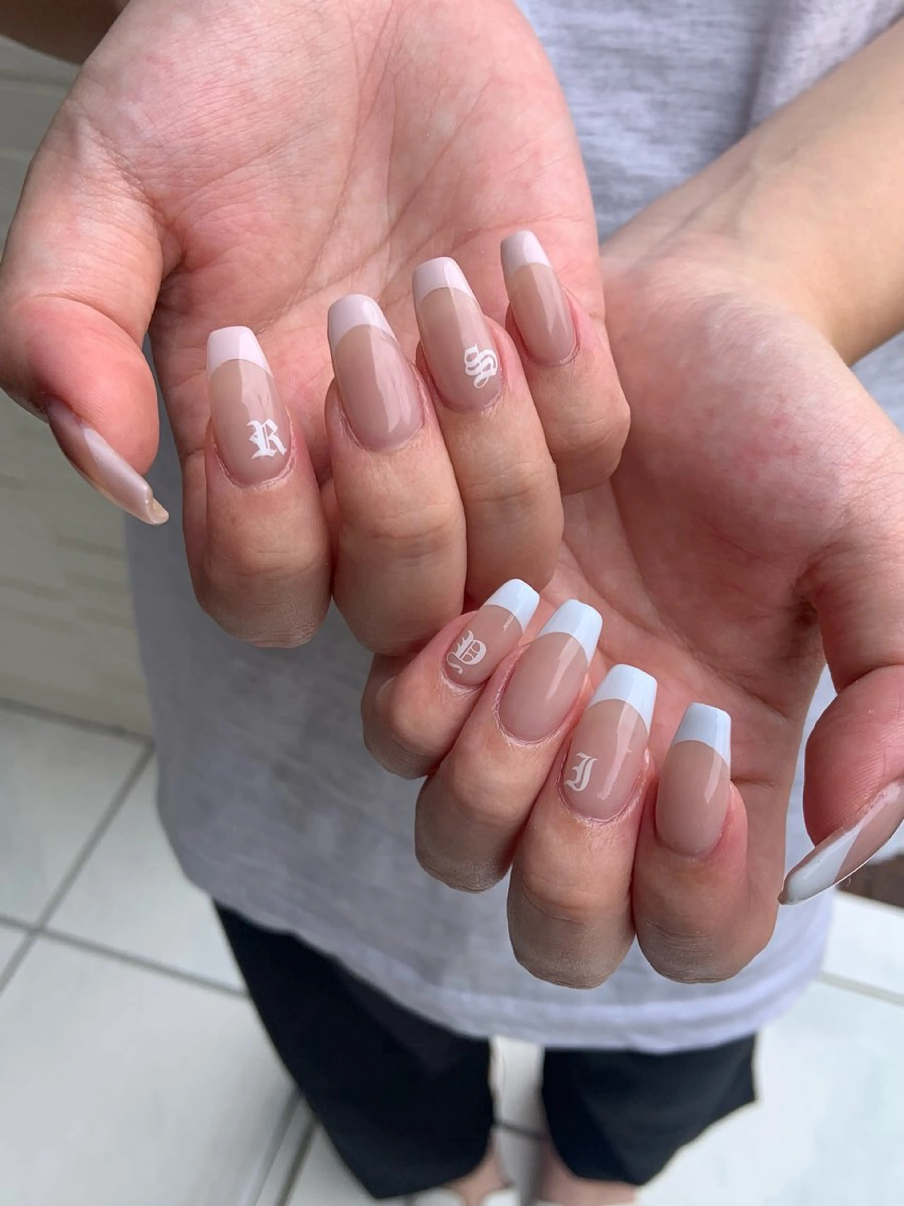 ネイル フレンチネイル シンプルネイル ハンドネイル ＼近畿大学／近く🦢 Swanのネイルデザイン