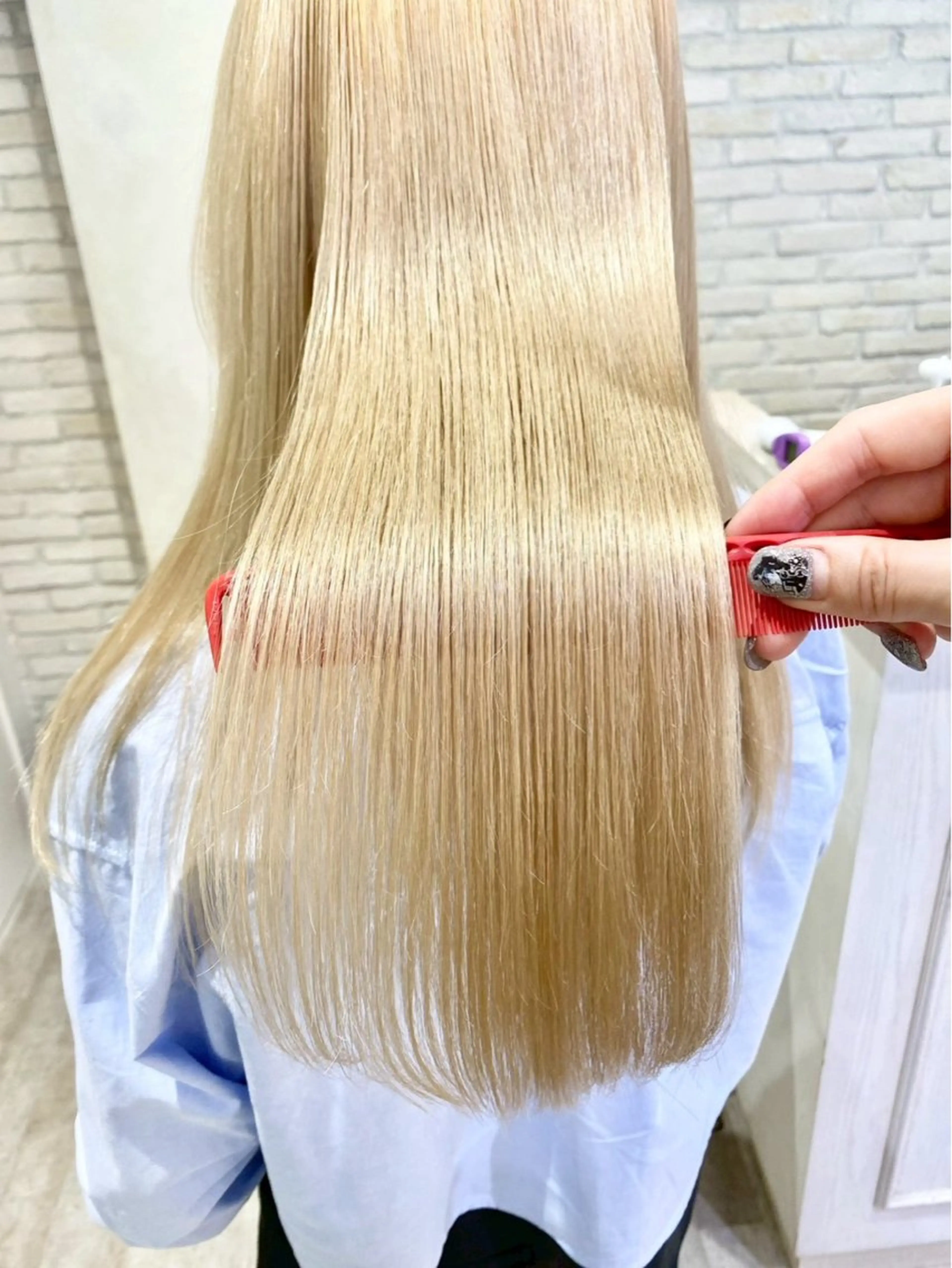 ロング カラー 抜きっぱなしブロンド ブロンド 横浜/デザインカラー 個性派ヘアメ/まこのヘアスタイル