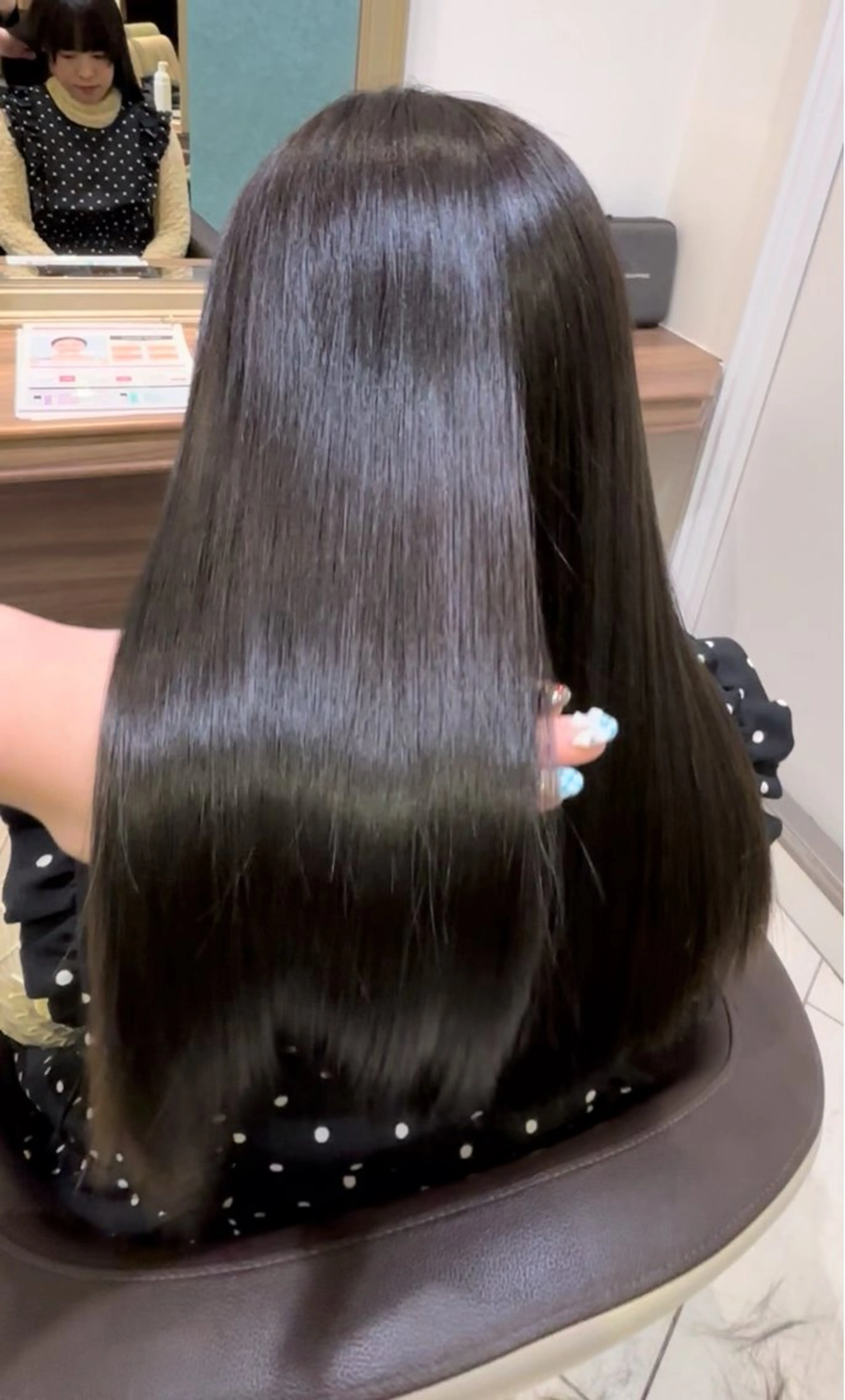 ロング カラー 髪質改善 トリートメント 根本 弥英のヘアスタイル