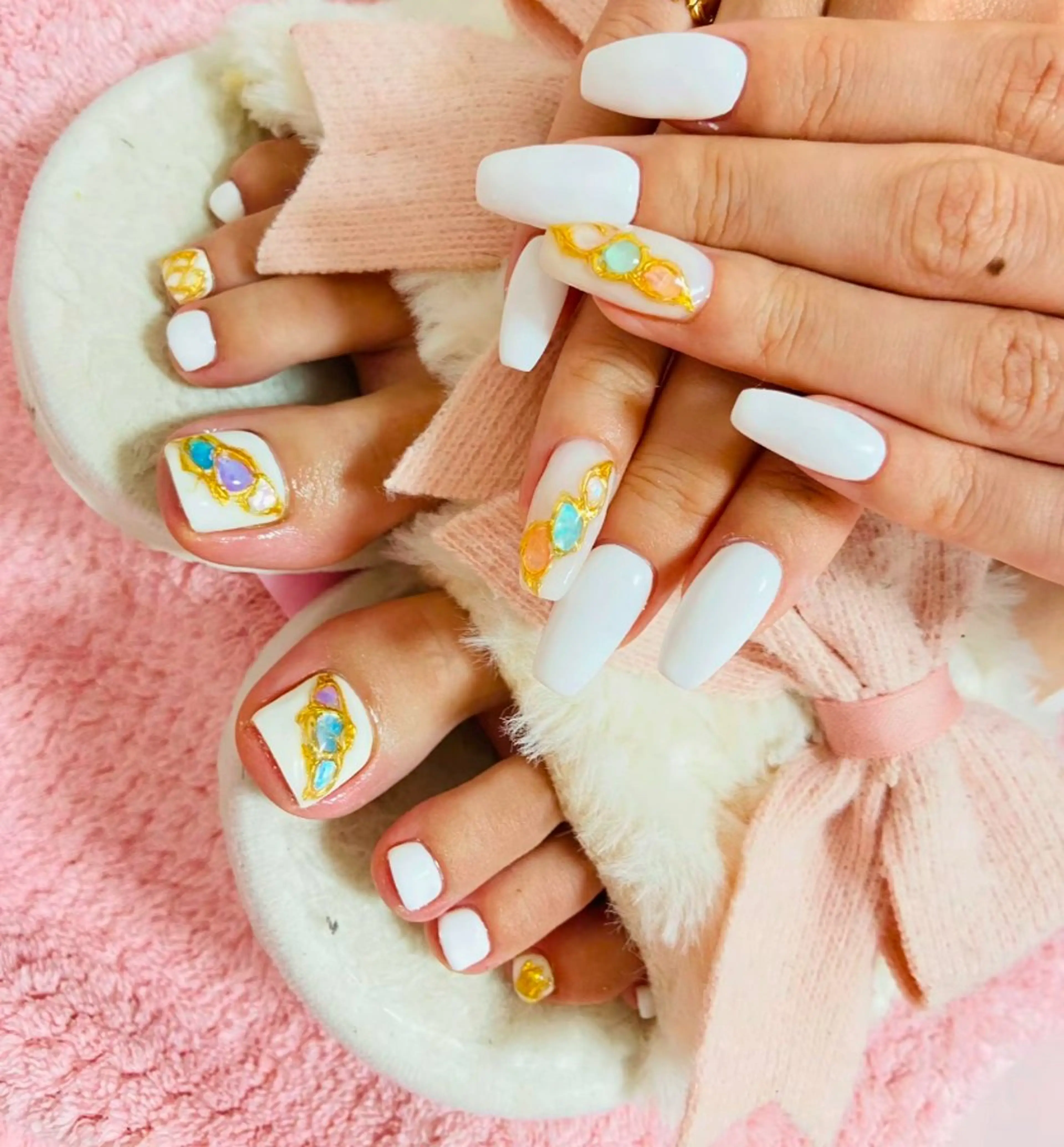 ハンドとフット、自爪ネイル、の写真