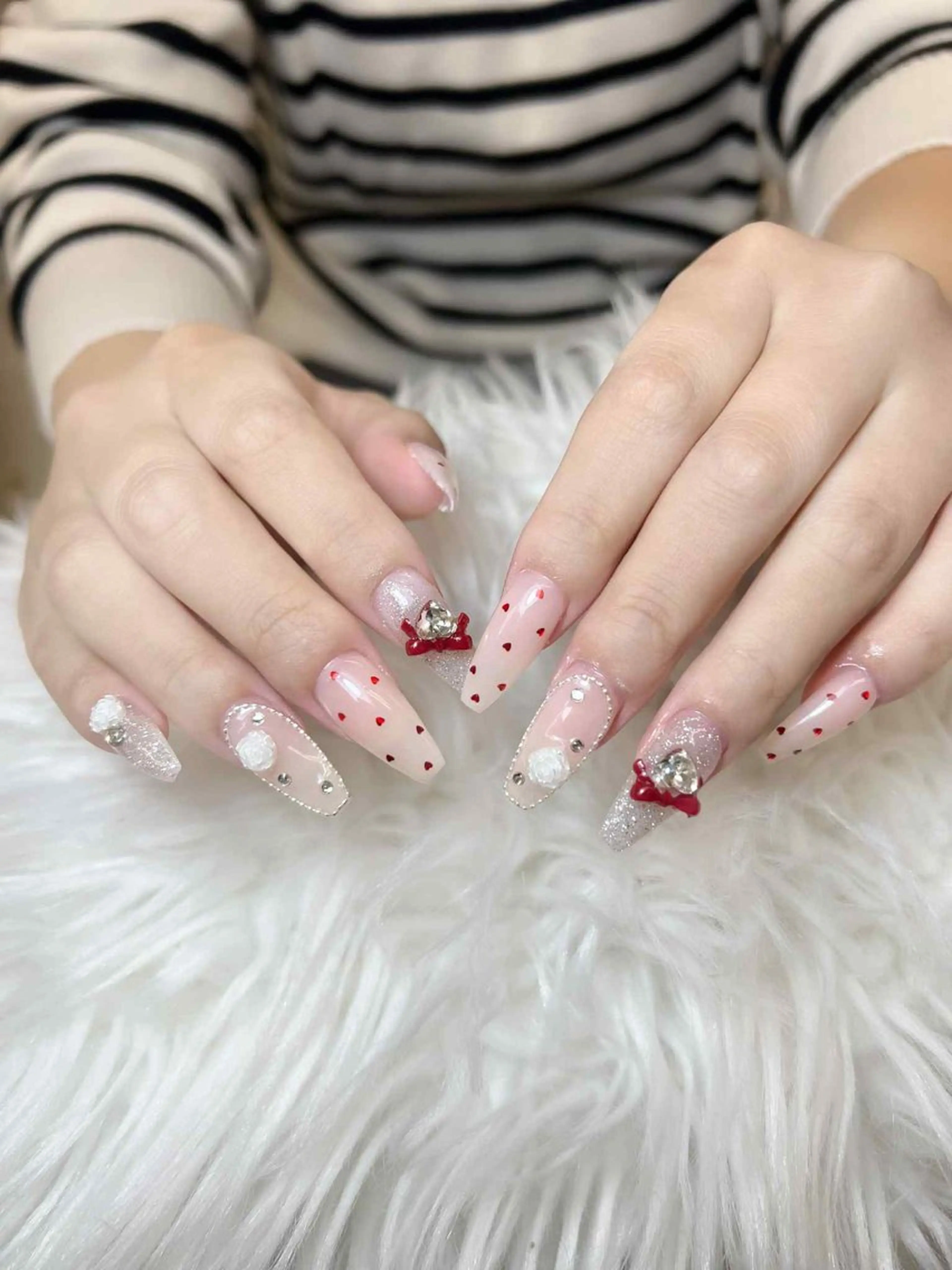 ネイル アートネイル オーロラネイル チークネイル 長さ出し フットネイル ハンドネイル ハンドケア Mio_ Noiranailのネイルデザイン