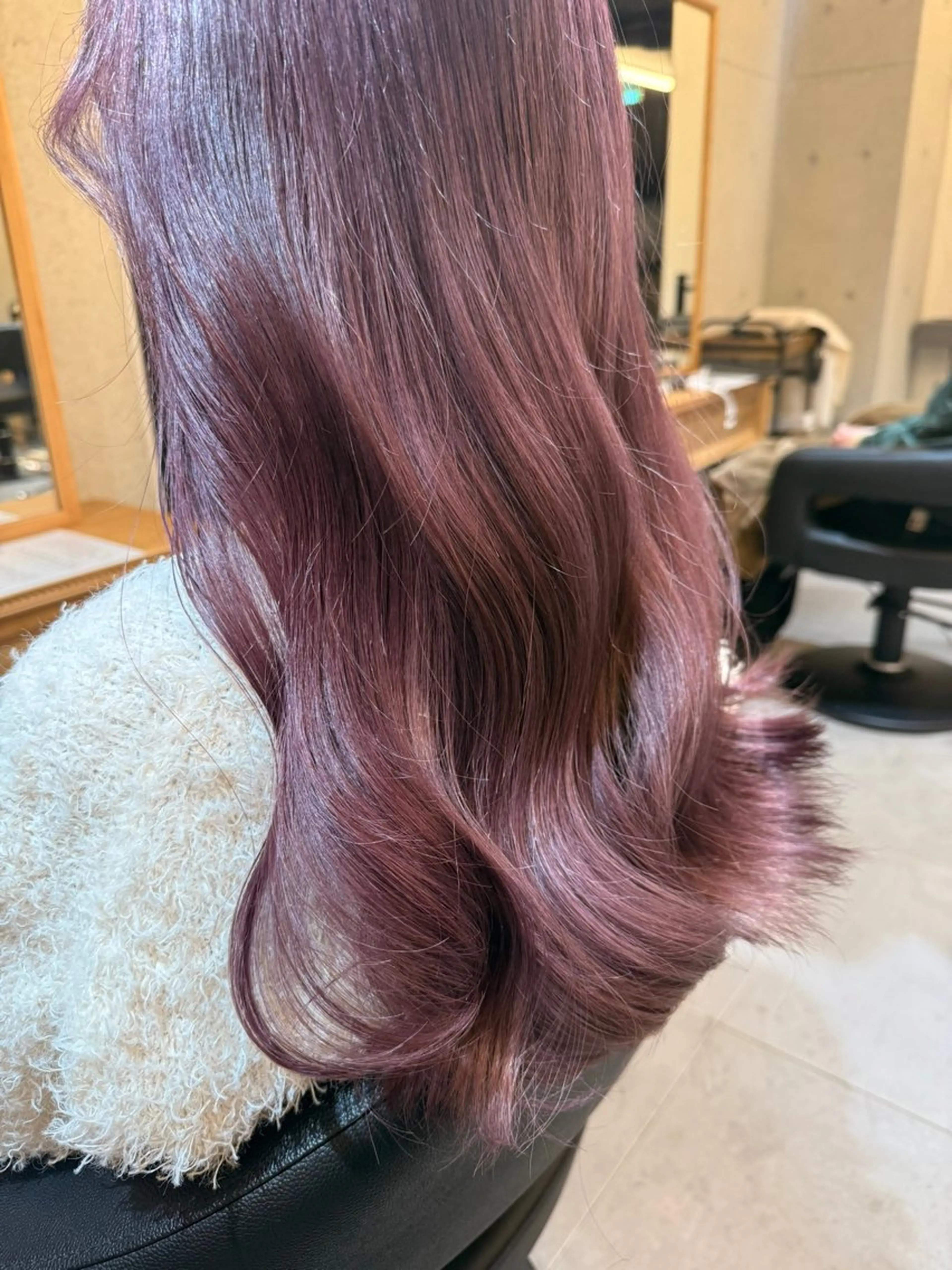 ロング パープルカラー ヘアカラー トリートメント RINA .のヘアスタイル