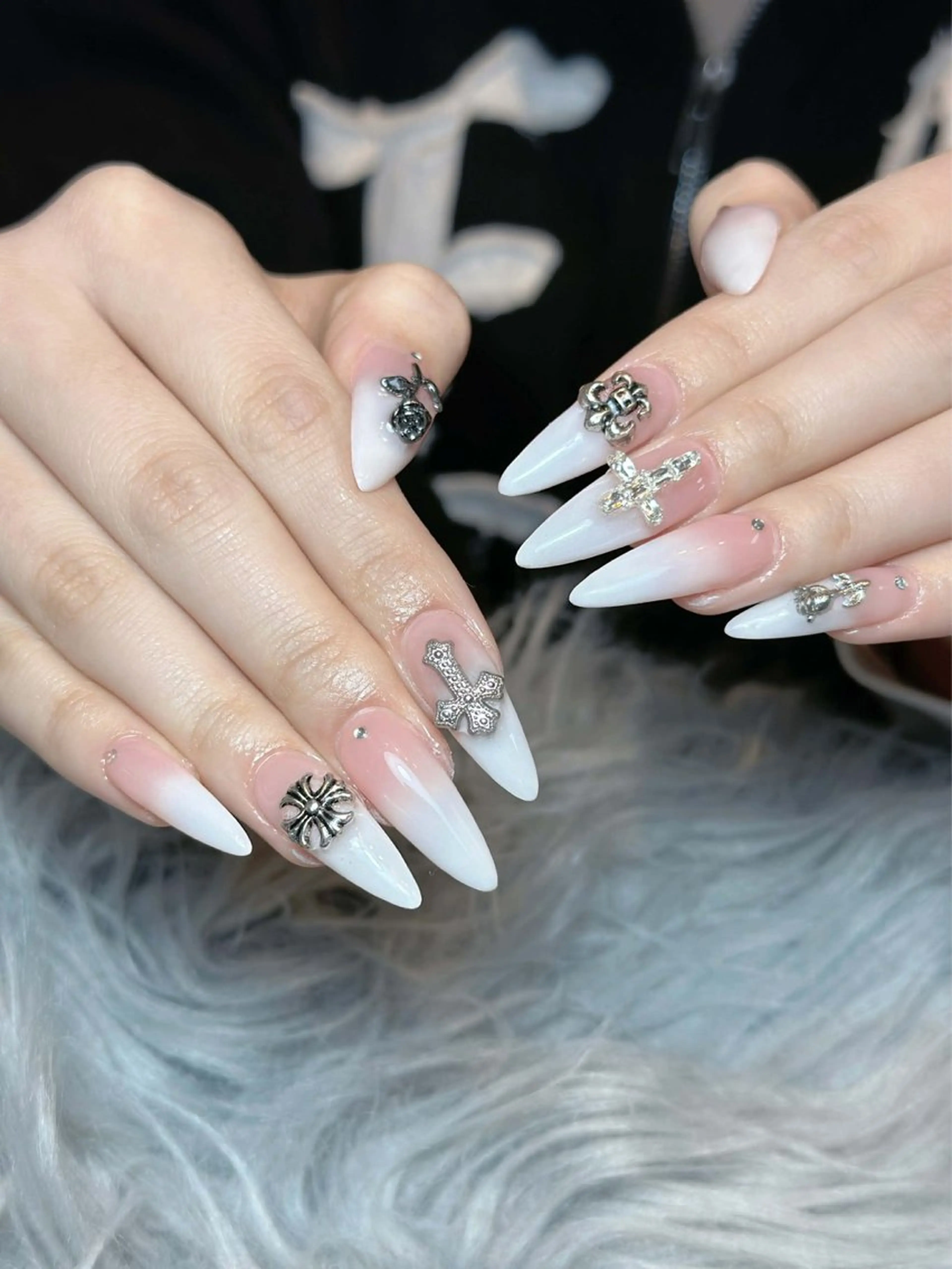 ネイル チークネイル ドット フレンチネイル グラデーション ハート ハンドネイル ハンドケア Eli Nails 新宿のネイルデザイン