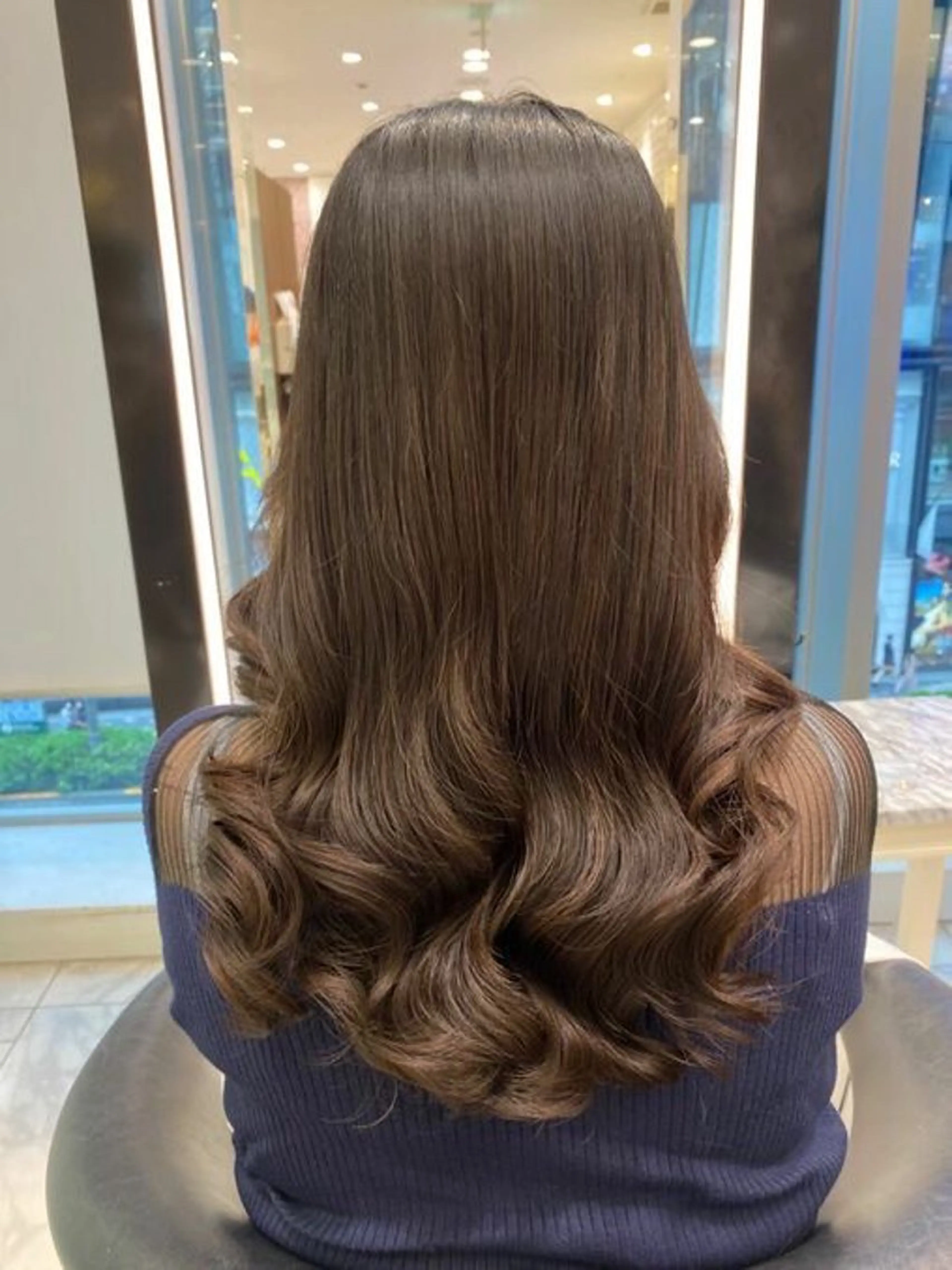 ロング パーマ 曲がる縮毛矯正 センターパートのヘアスタイル