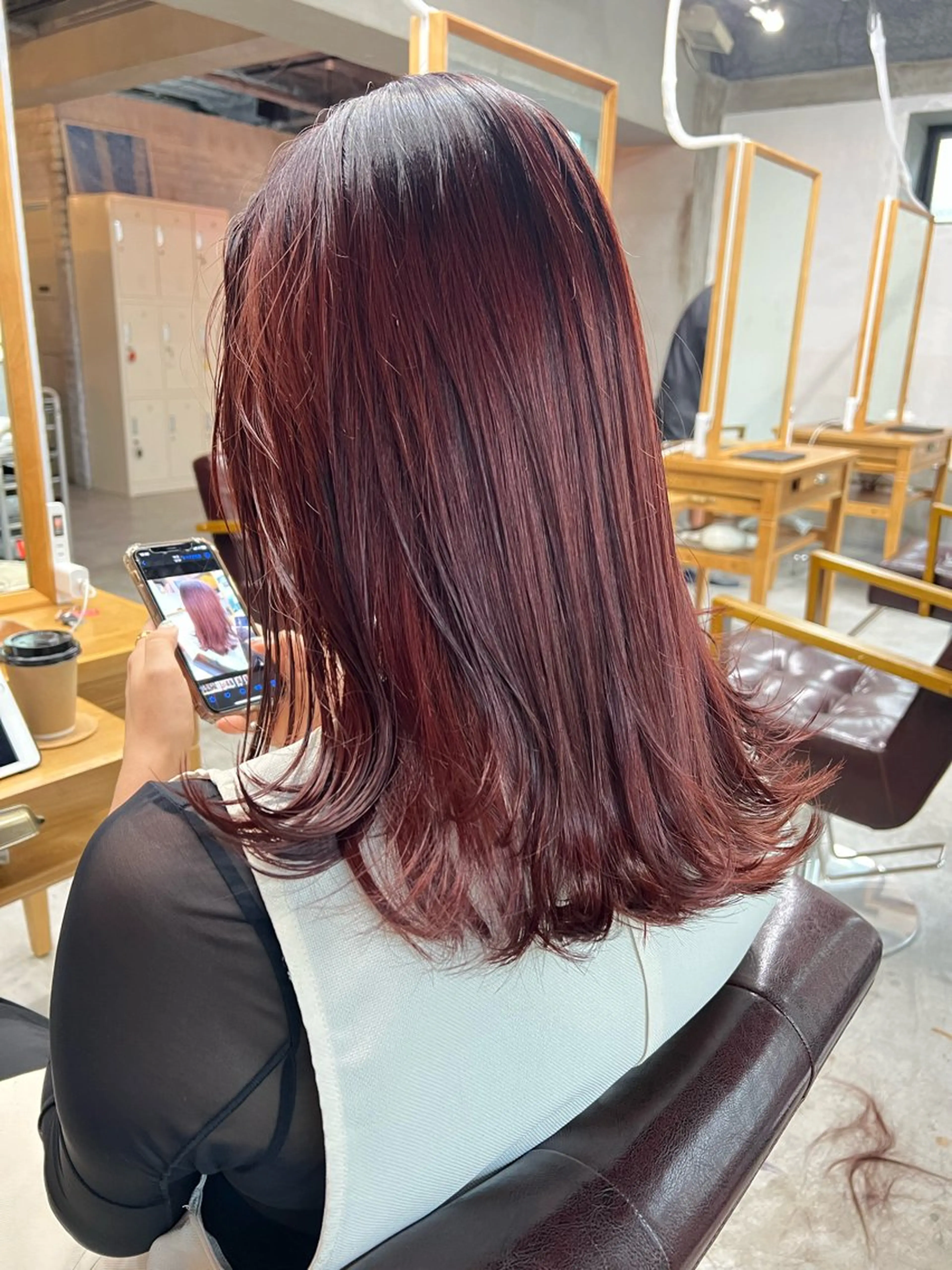 カラー ヘアカラー 秋山 美奈のヘアスタイル