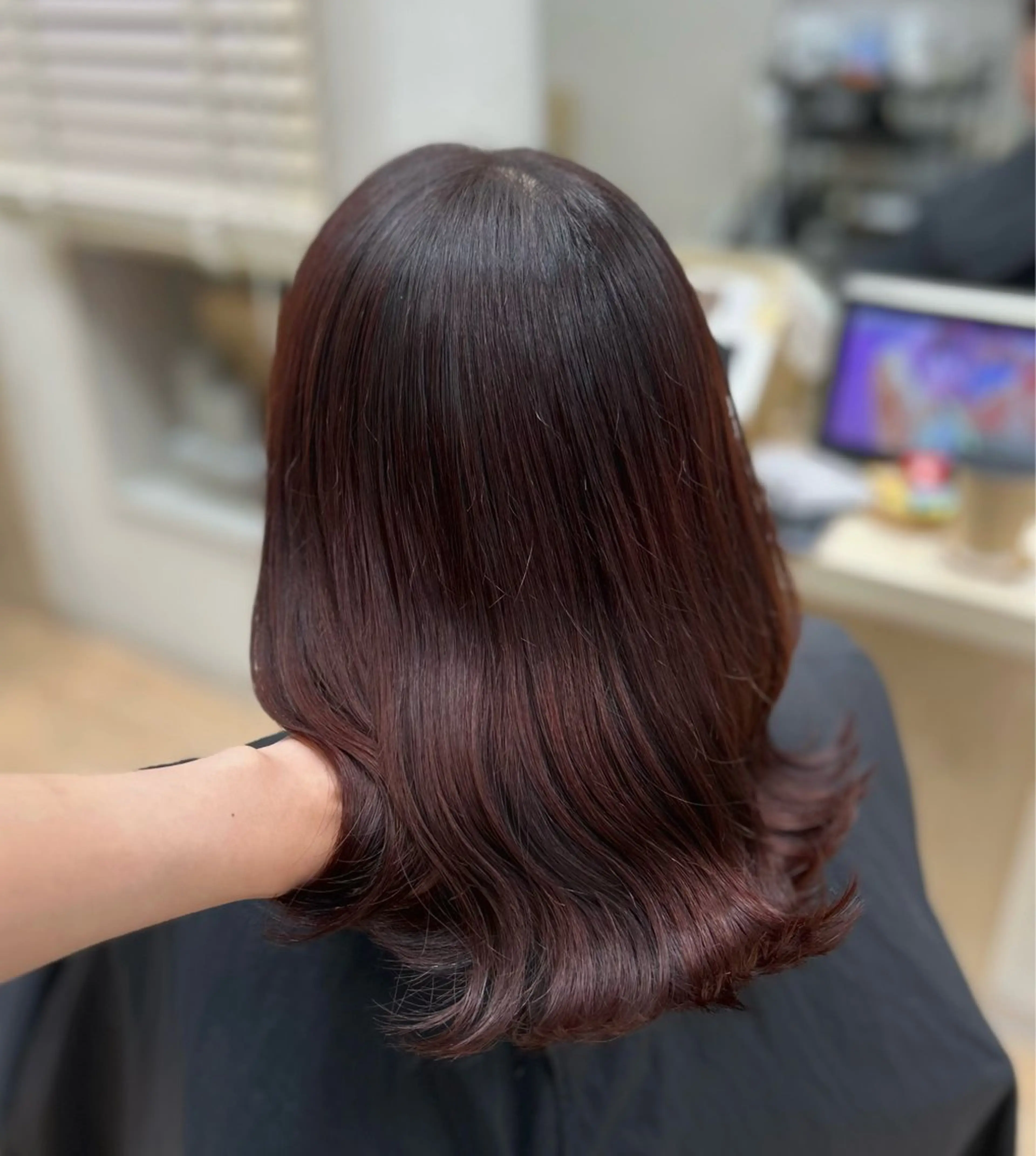 ミディアム カラー 小林 円香のヘアスタイル