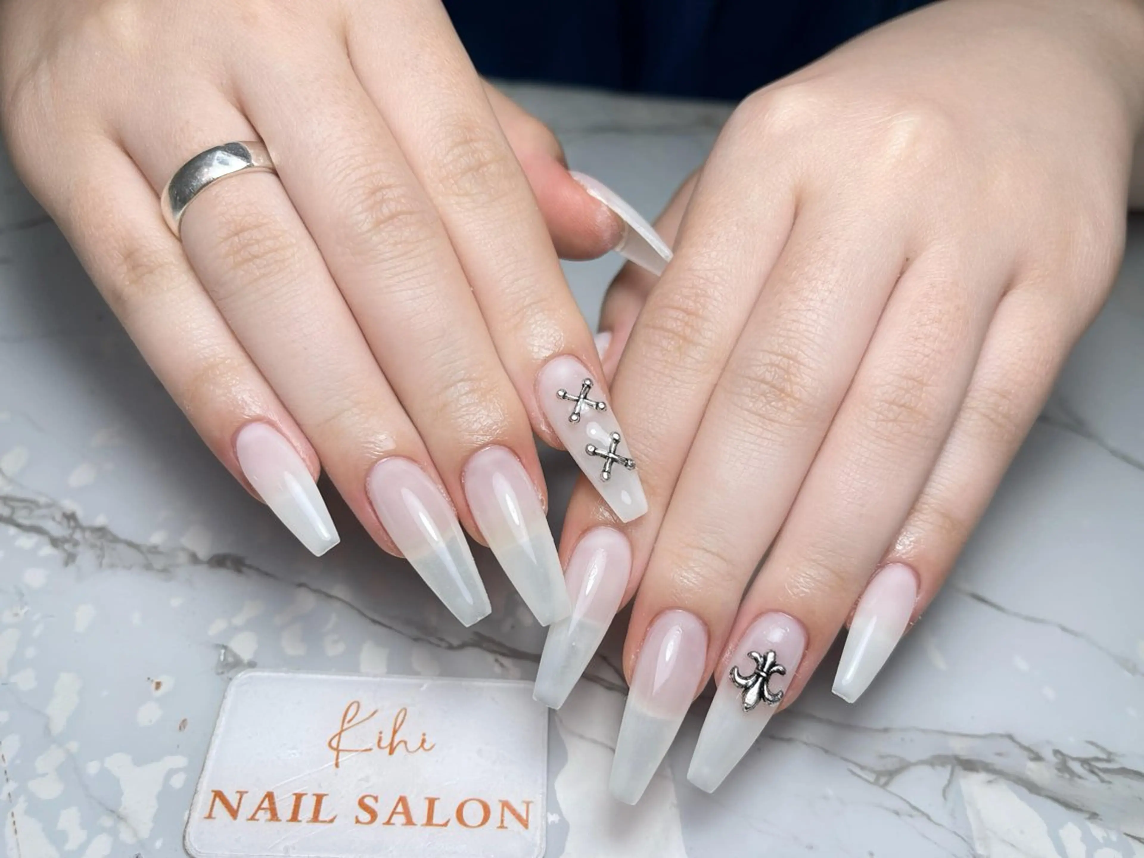 ネイル アートネイル フレンチネイル ジェルネイル グラデーション 韓国ネイル ハンドネイル 💕鈴木ユリ パラジェル/オフ無料のネイルデザイン