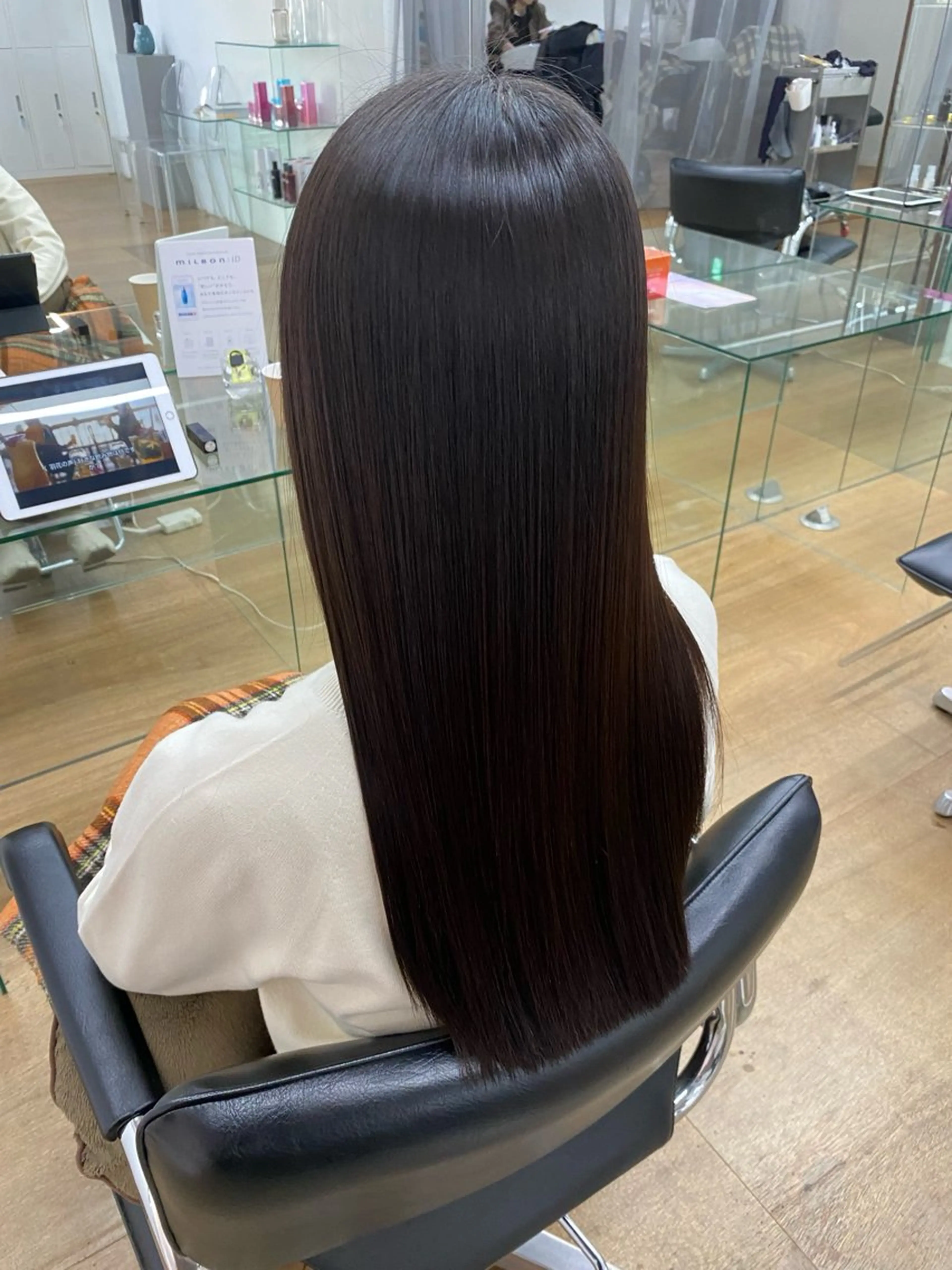 ロング パーマ 髪質改善 縮毛矯正 ストレートパーマ 縮毛矯正 shui/艶カラー ／柔らかストレートのヘアスタイル