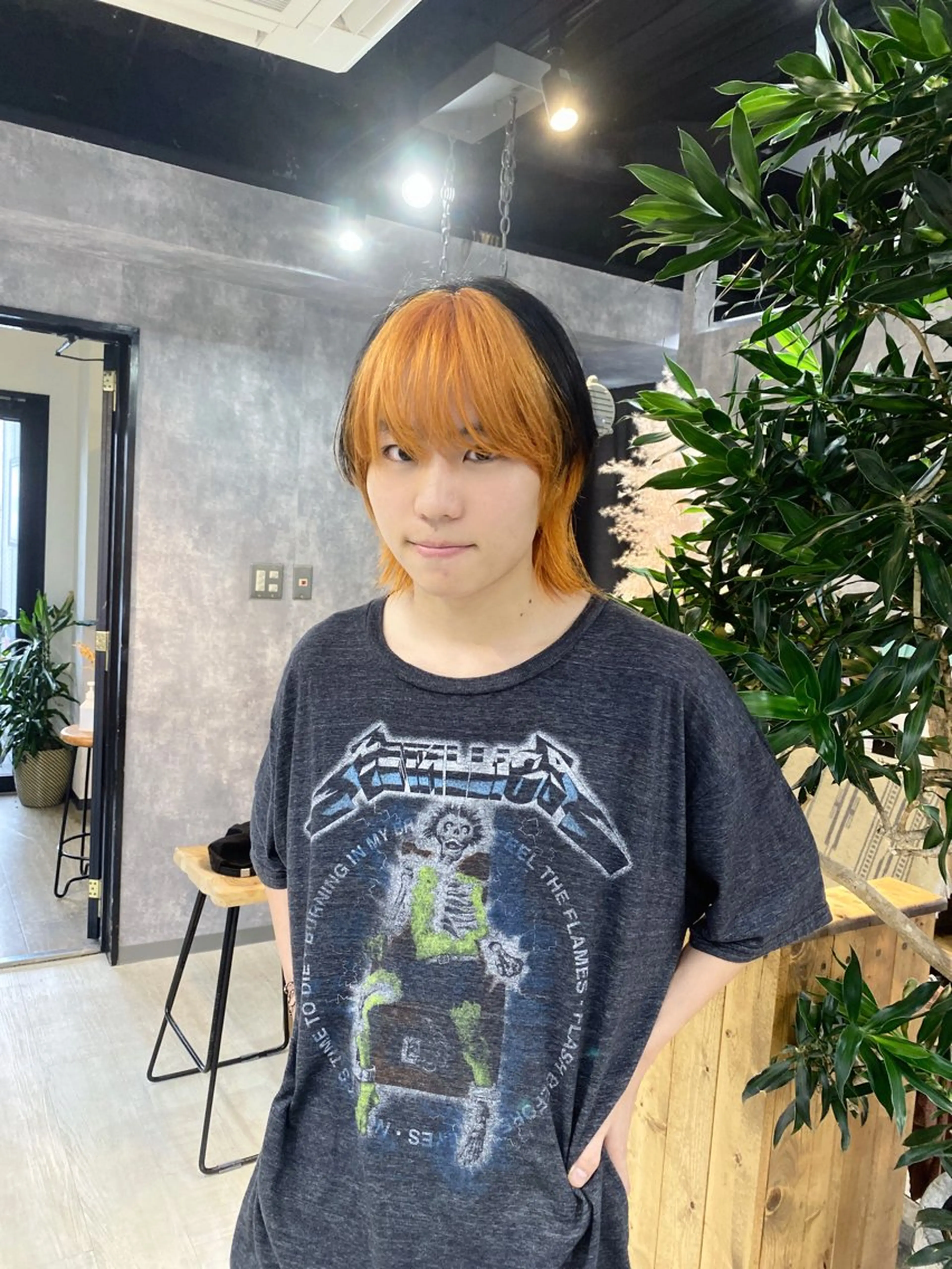 ミディアム カラー メンズ メンズバレイヤージュ メンズブリーチ メンズインナーカラー メンズ韓国風 アッシュ 【.ico】心斎橋/ ウルフ/飛田ゆうきのヘアスタイル