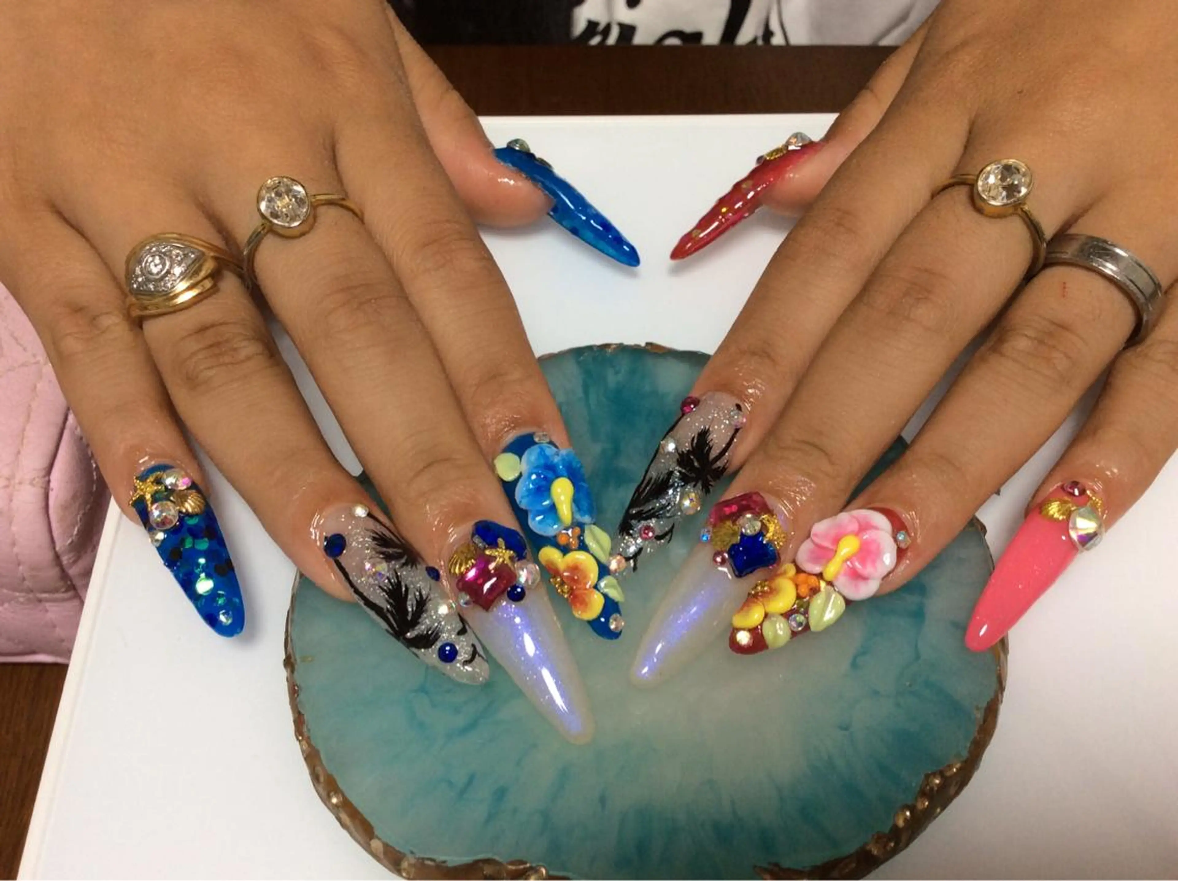 ネイル フラワー ムーンのネイルデザイン