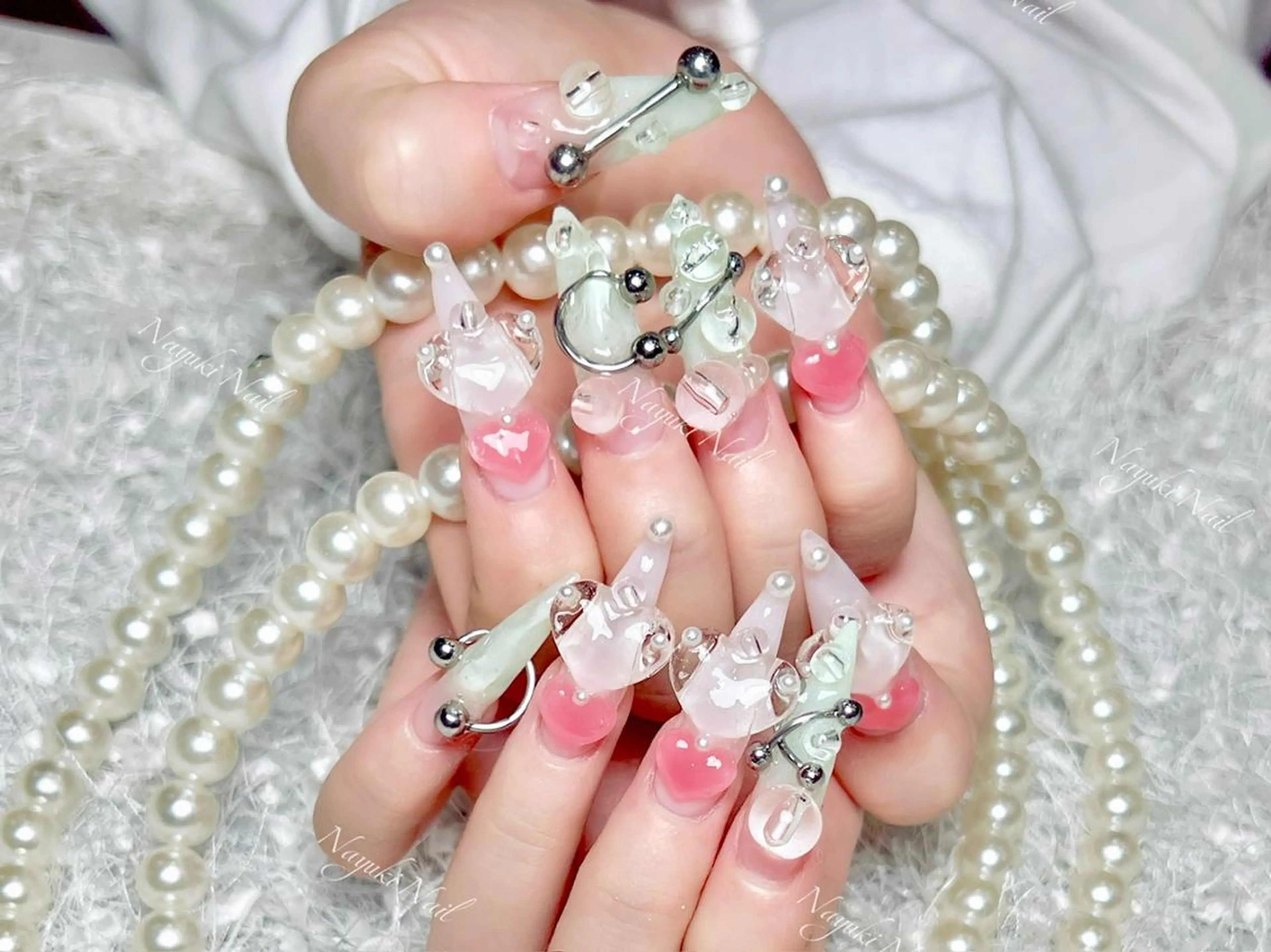 ネイル 🦋 Queenieのネイルデザイン