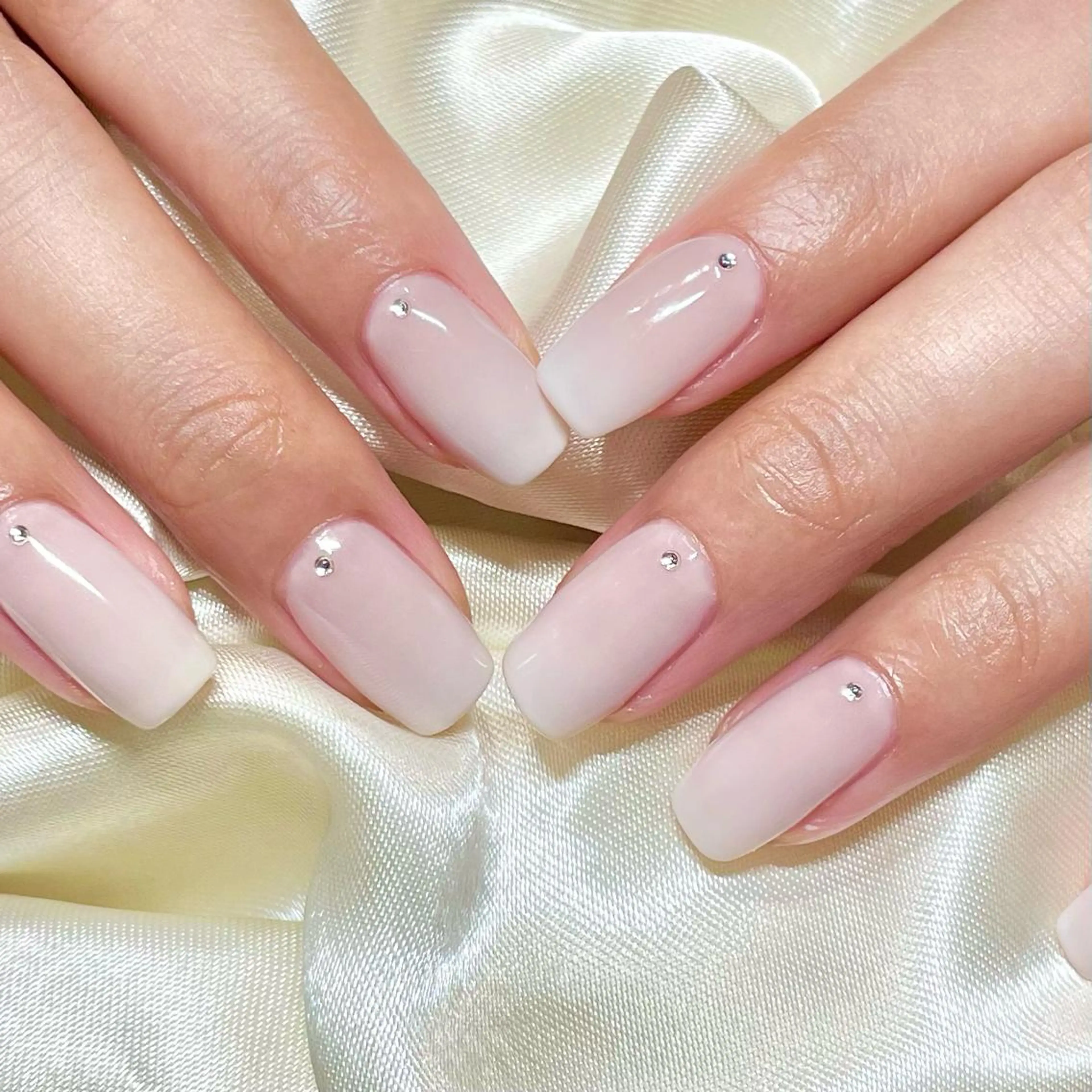 ネイル グラデーション ホワイト Nail Salon Y.のネイルデザイン