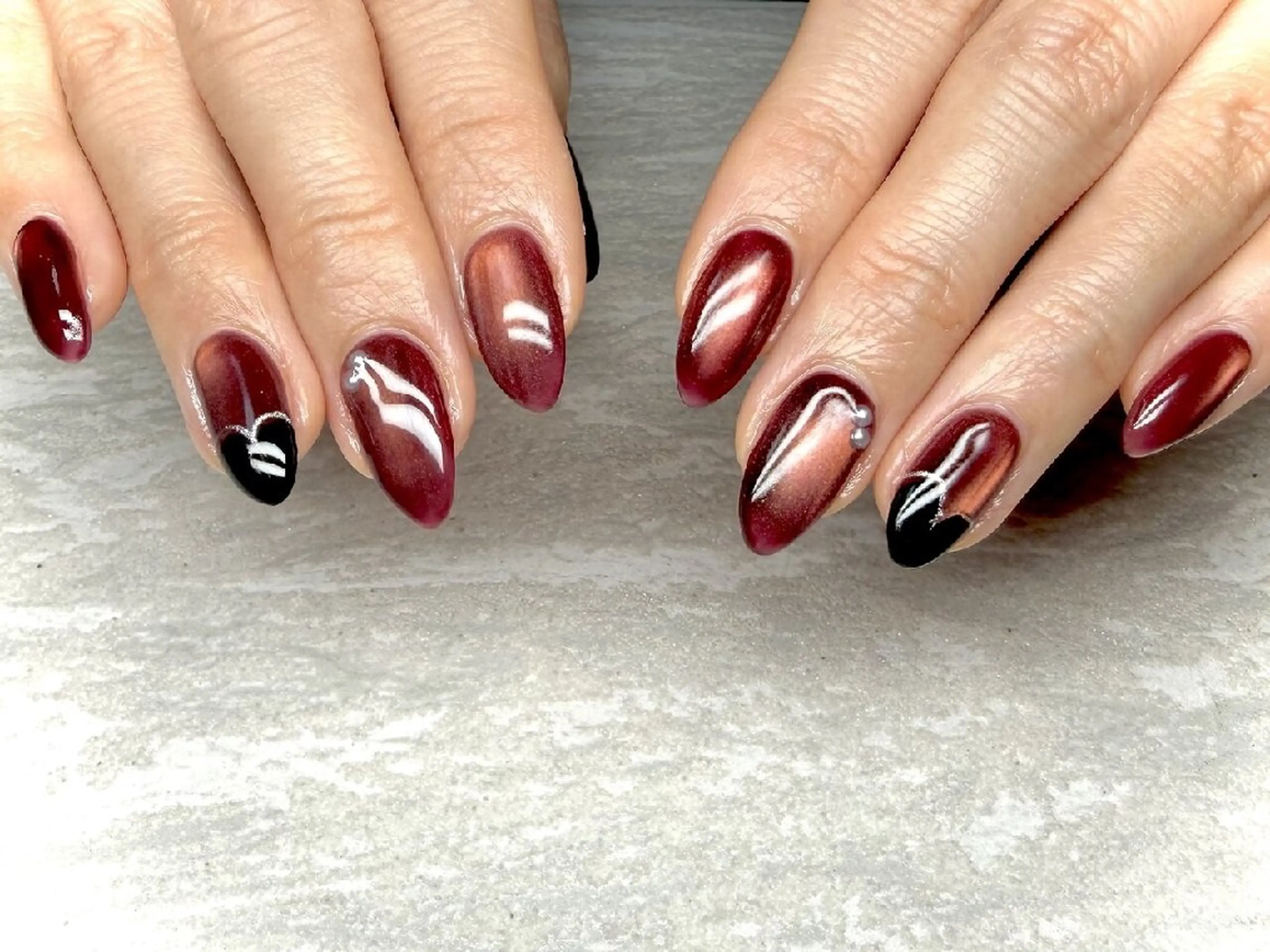 ネイル ボルドー ハート マグネットネイル 赤色 ハンドネイル JULIE NAILのネイルデザイン