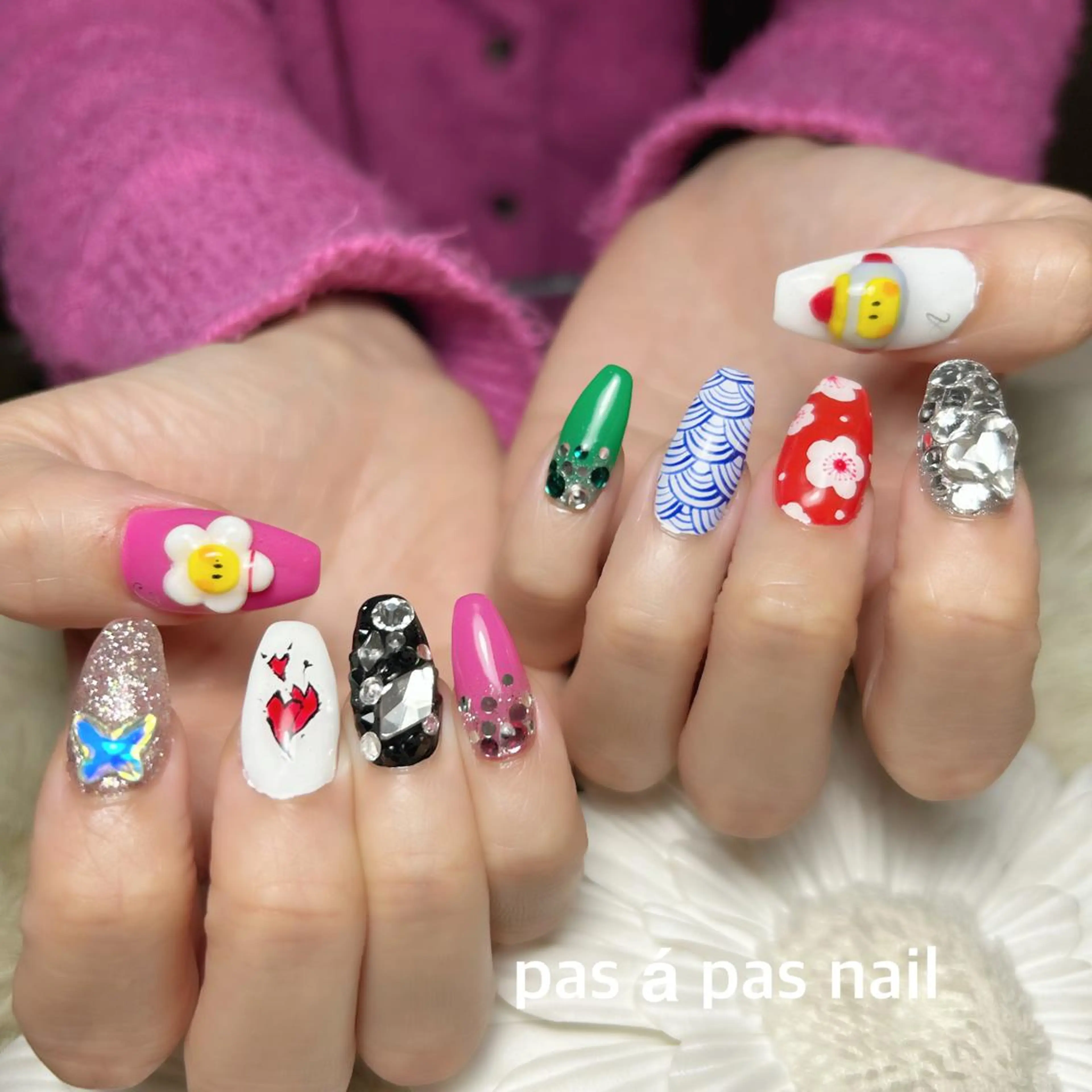 ミディアム ネイル Yakko pas á pasのネイルデザイン