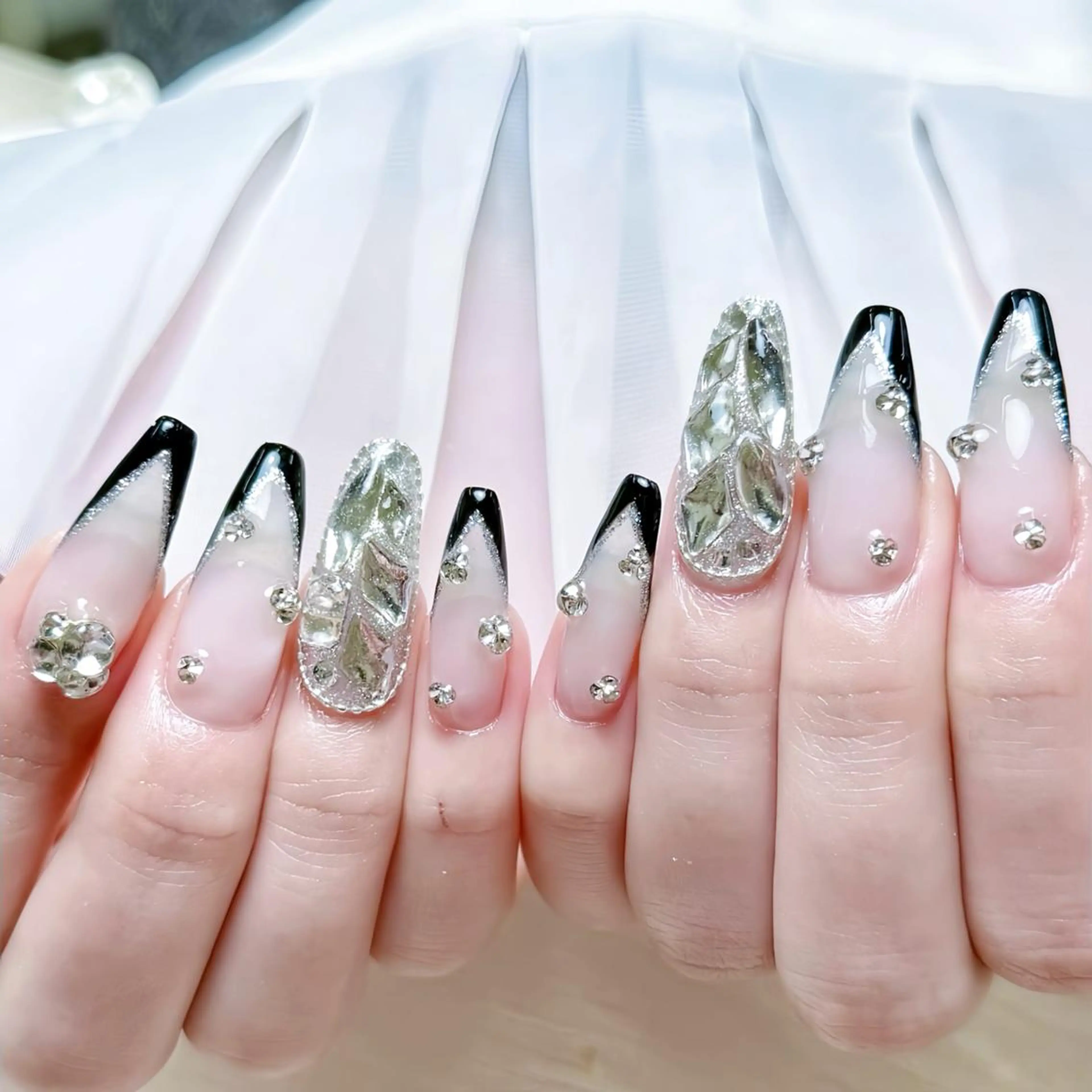 ネイル queensnail 🧸mikaのネイルデザイン